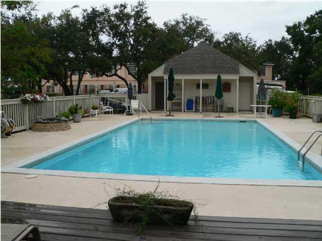 MAGNOLIA BAY CLUB - Residential