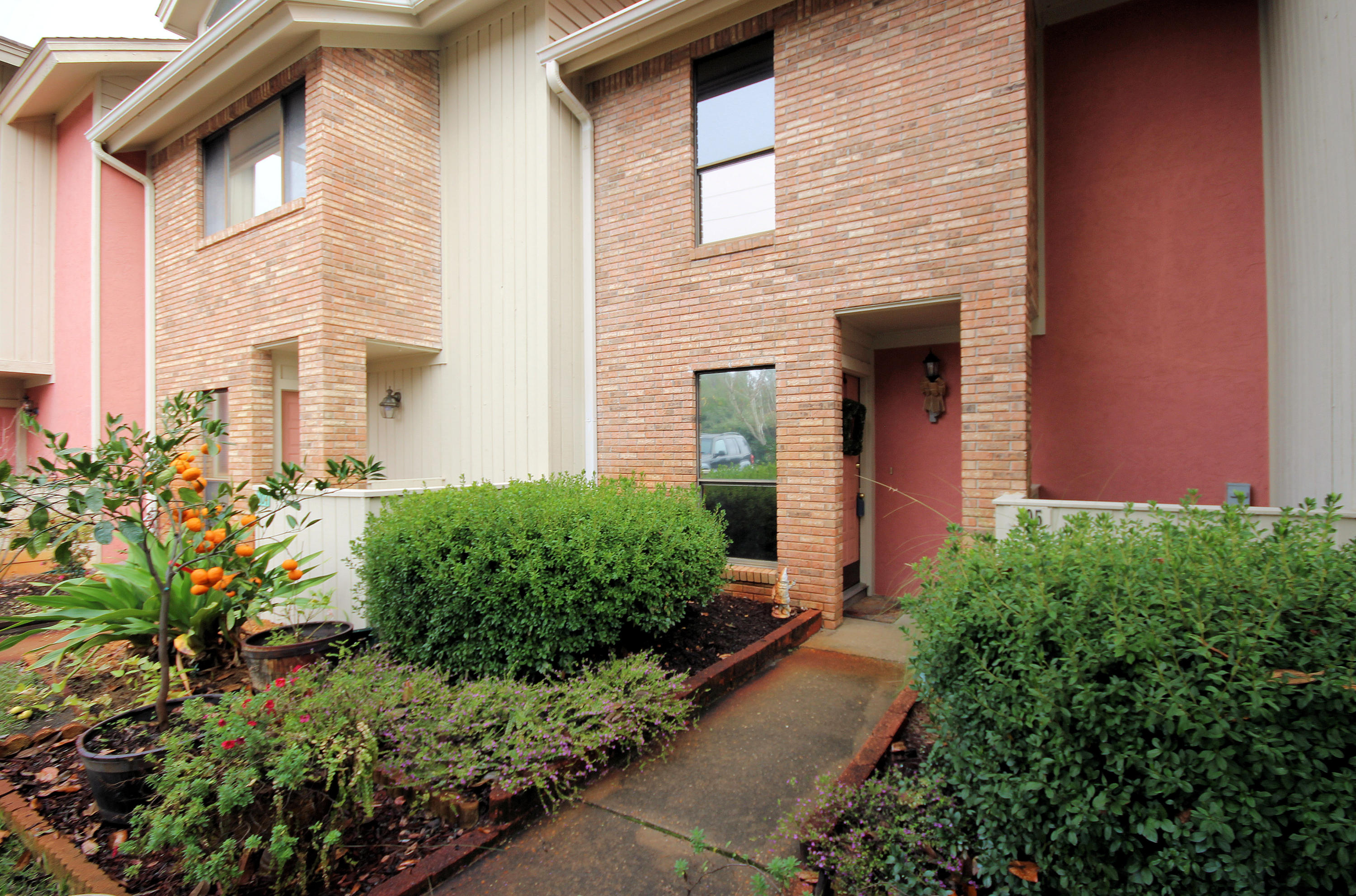 MAGNOLIA BAY CLUB - Residential