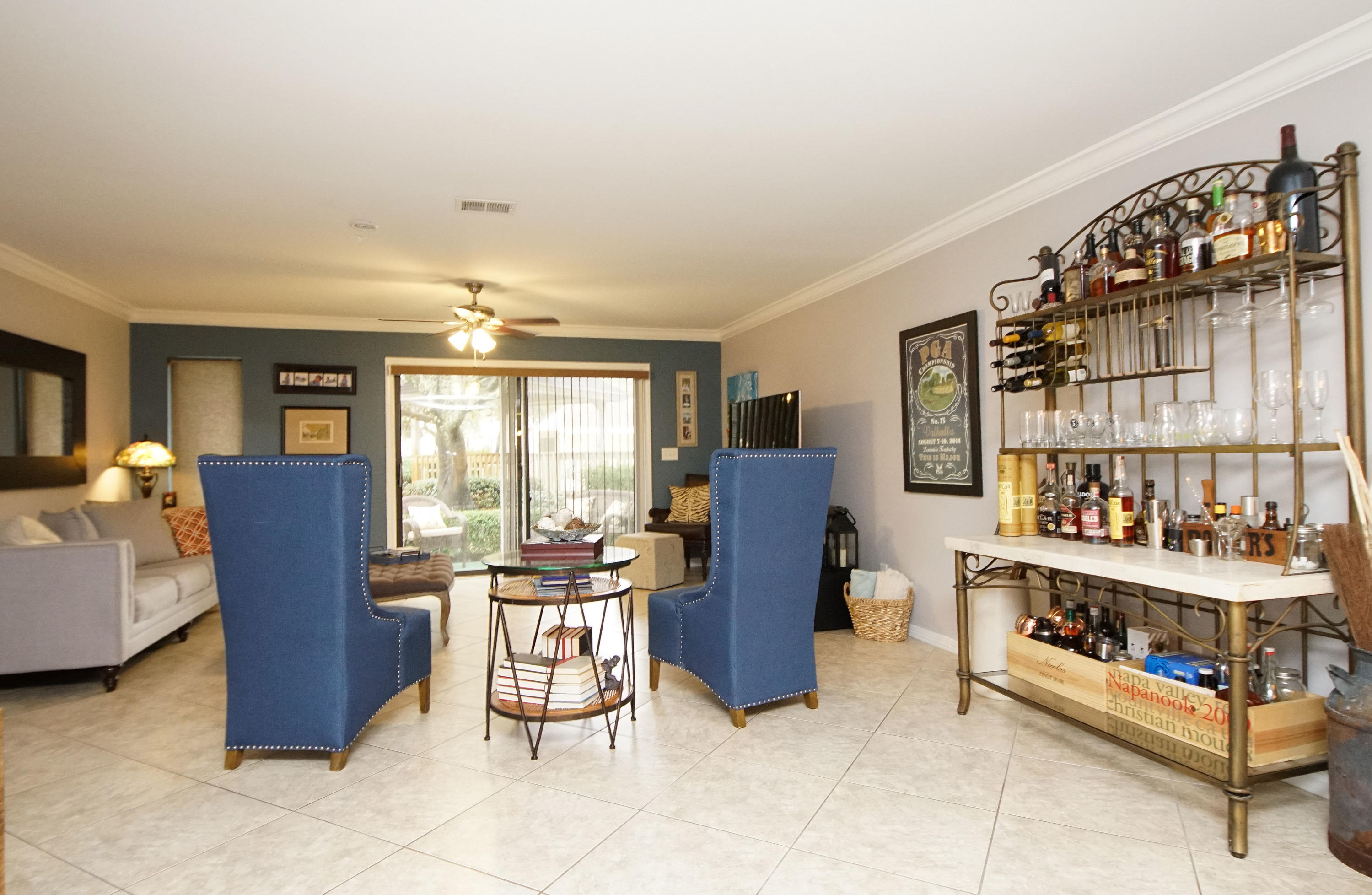 MAGNOLIA BAY CLUB - Residential