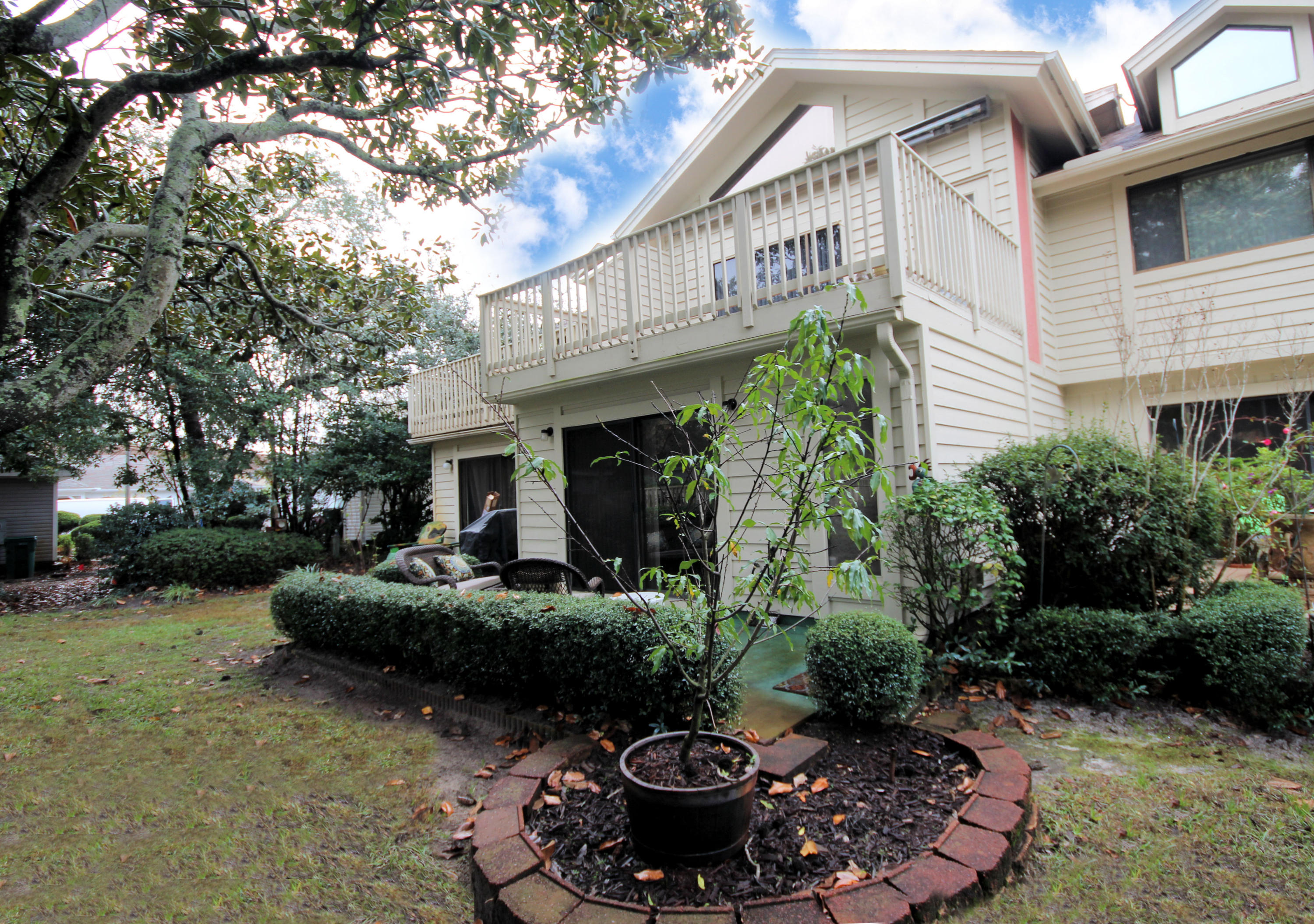 MAGNOLIA BAY CLUB - Residential
