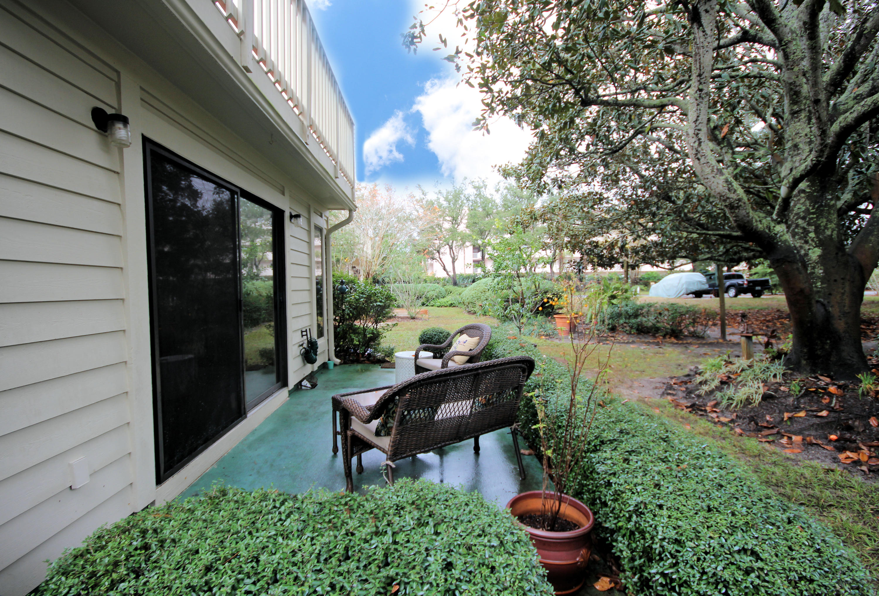 MAGNOLIA BAY CLUB - Residential