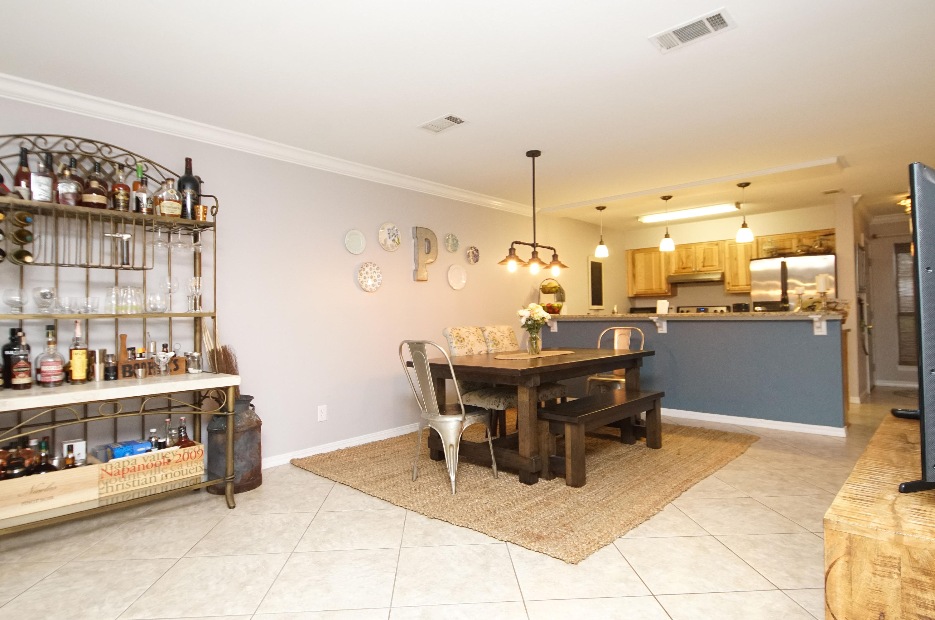 MAGNOLIA BAY CLUB - Residential