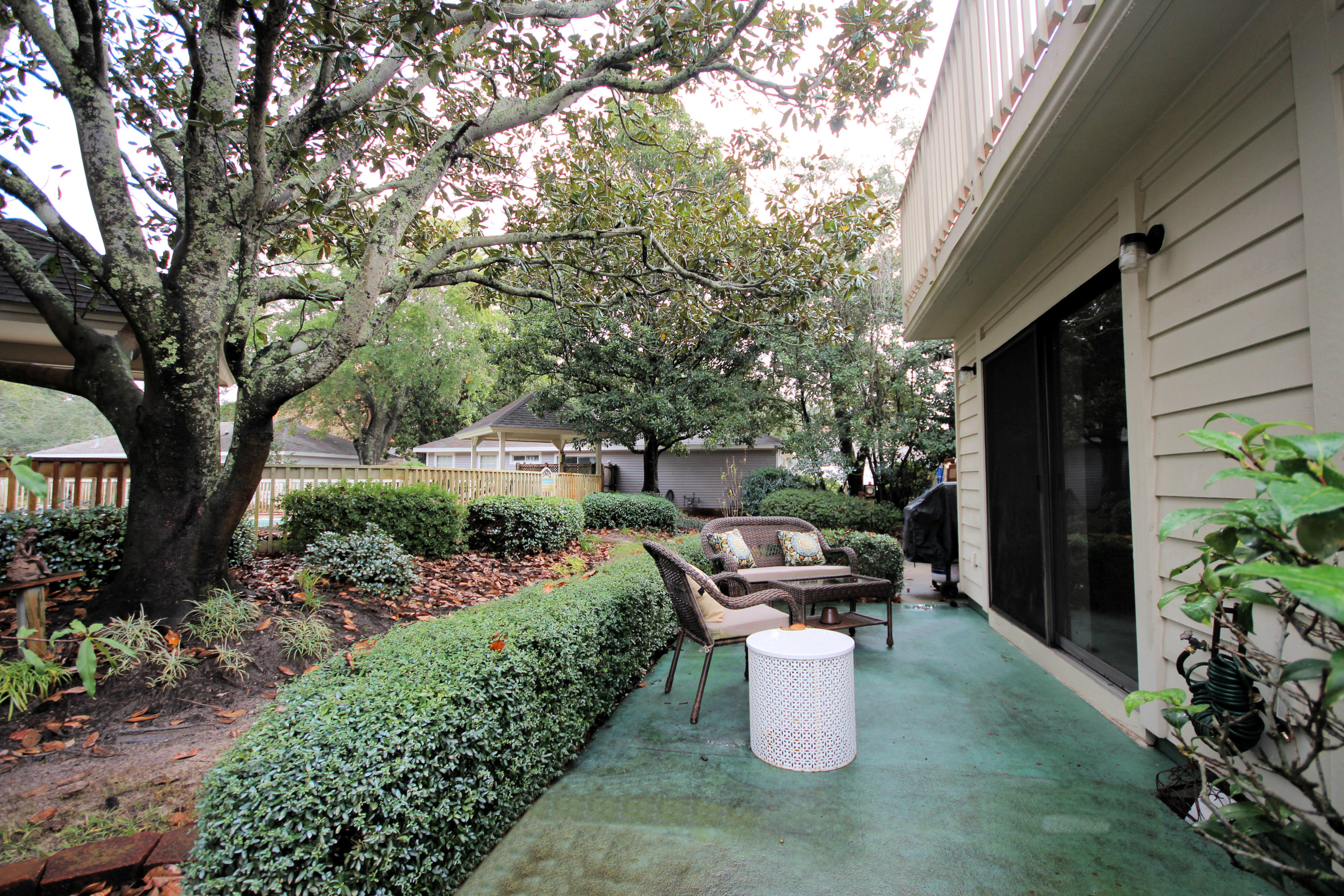 MAGNOLIA BAY CLUB - Residential