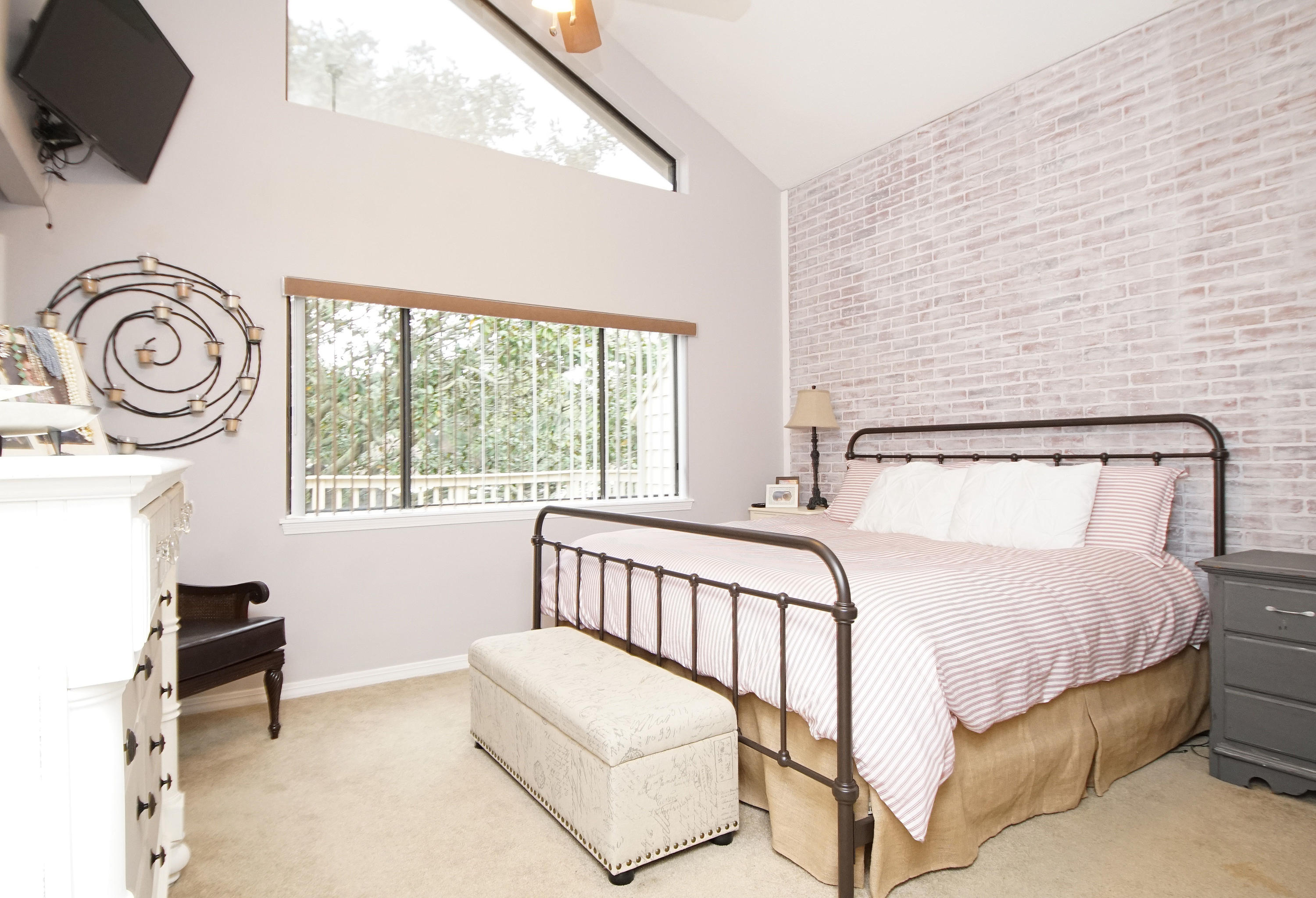 MAGNOLIA BAY CLUB - Residential