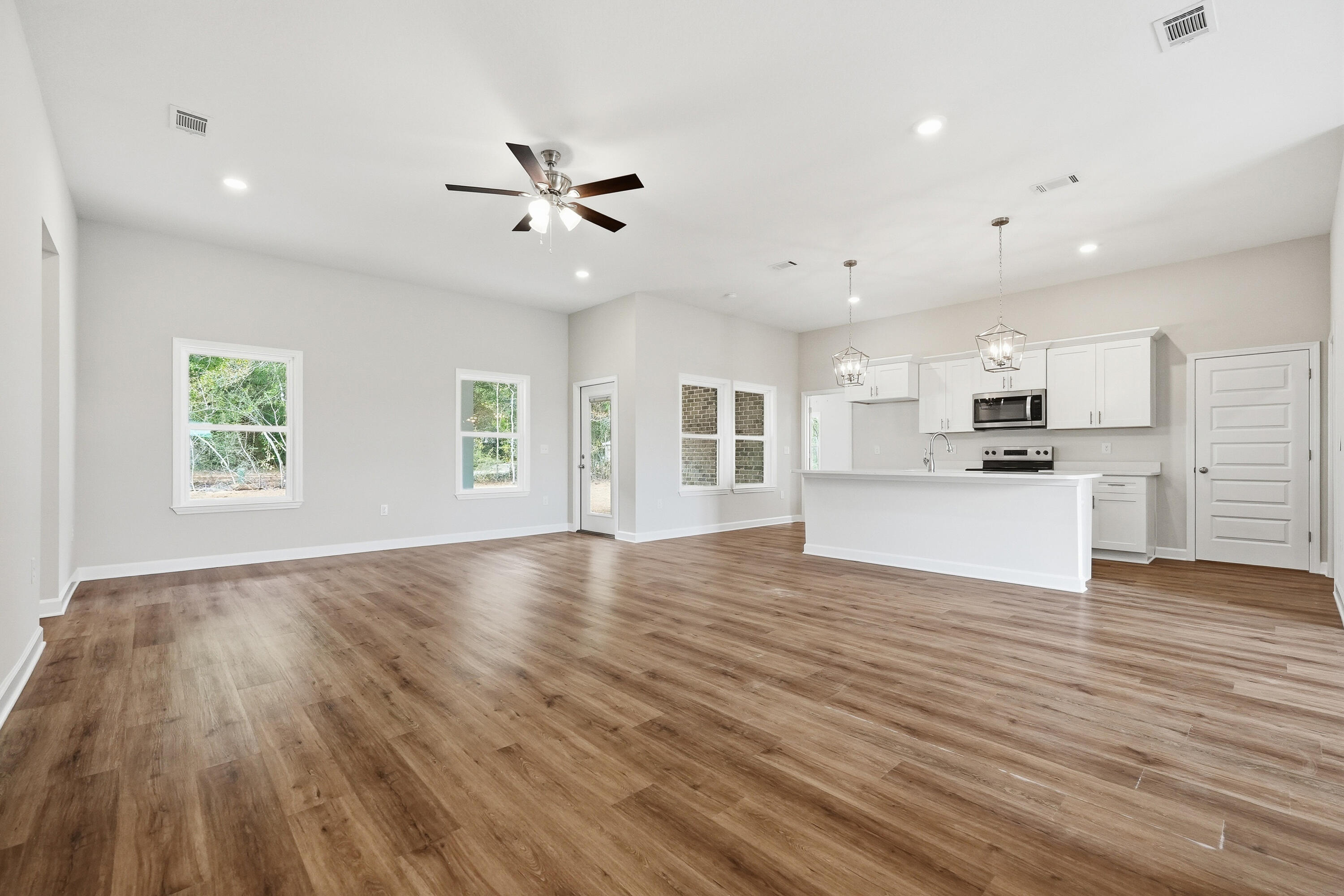 COUNTRY BREEZE EST - Residential