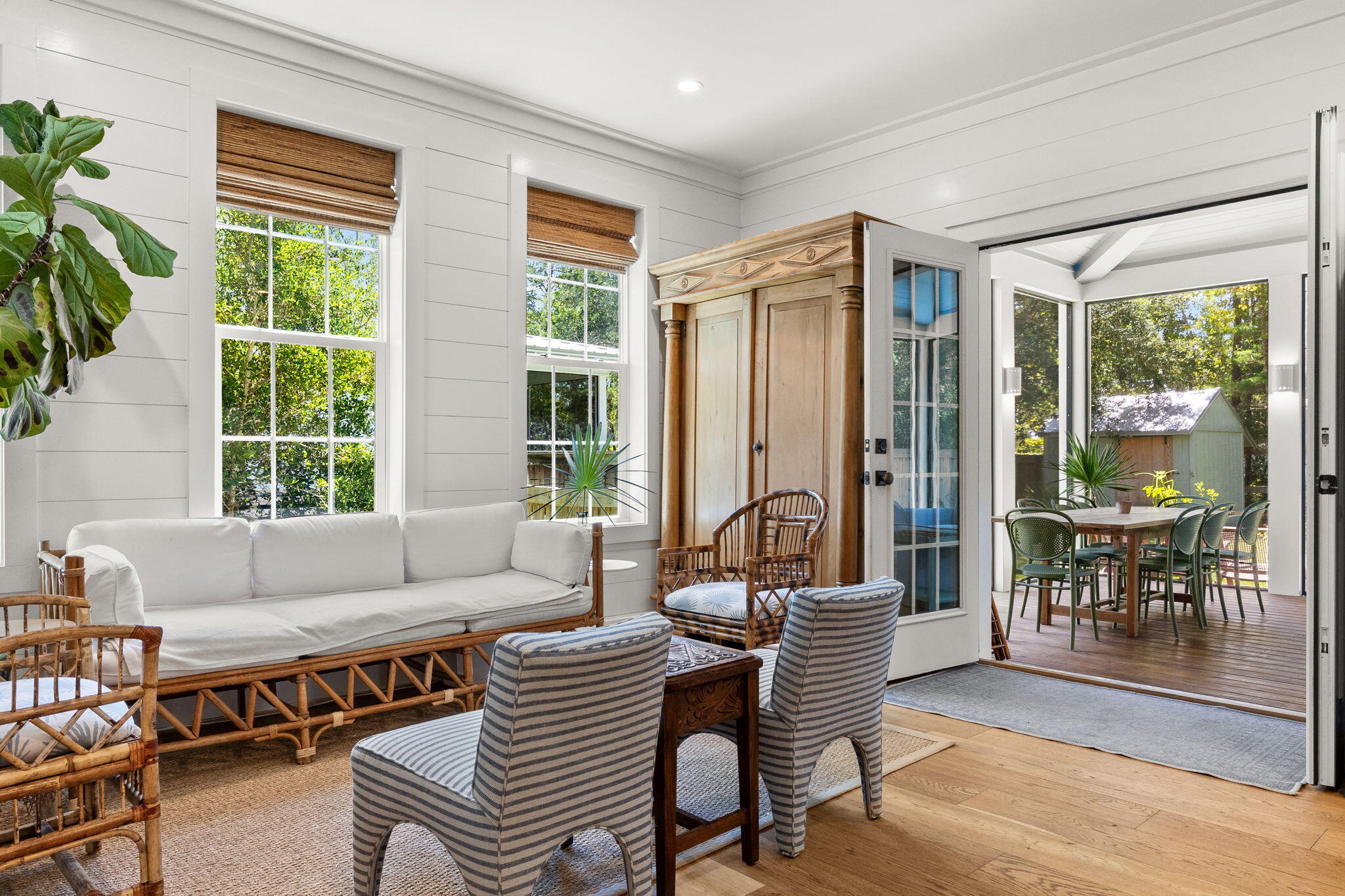 MAGNOLIA BEACH - Residential