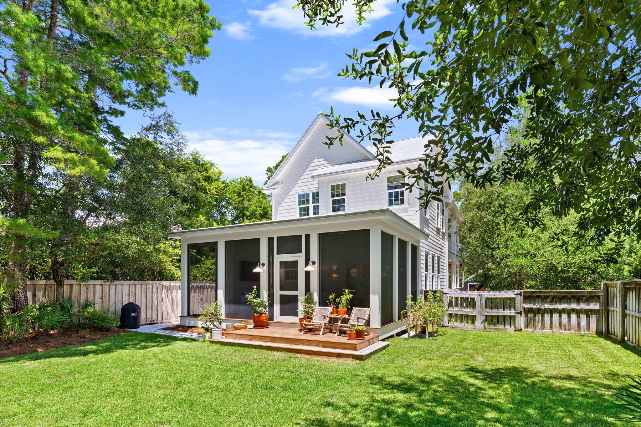 MAGNOLIA BEACH - Residential