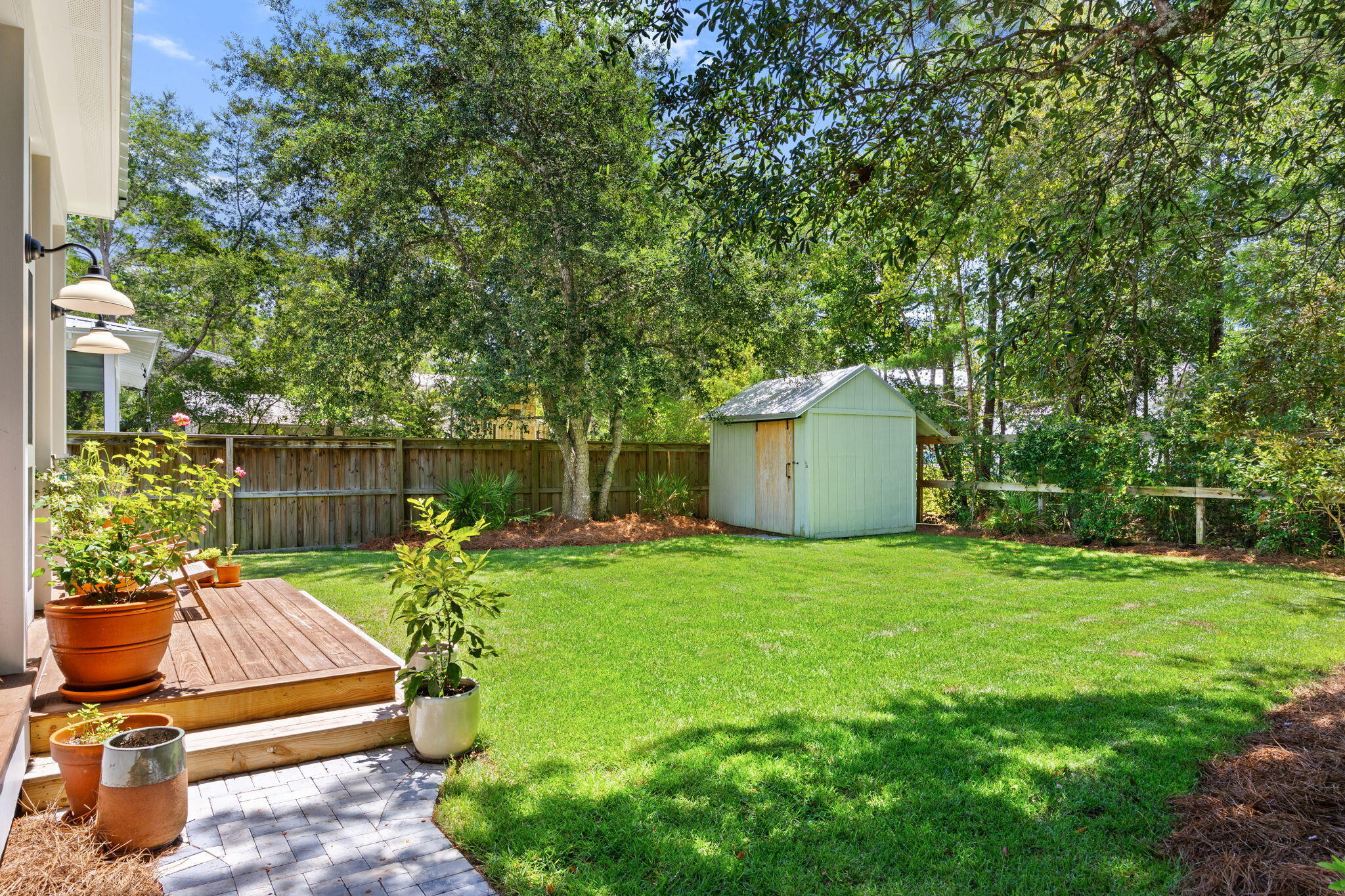MAGNOLIA BEACH - Residential