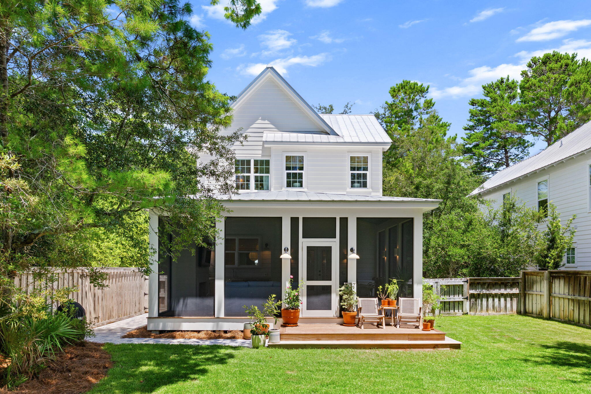MAGNOLIA BEACH - Residential