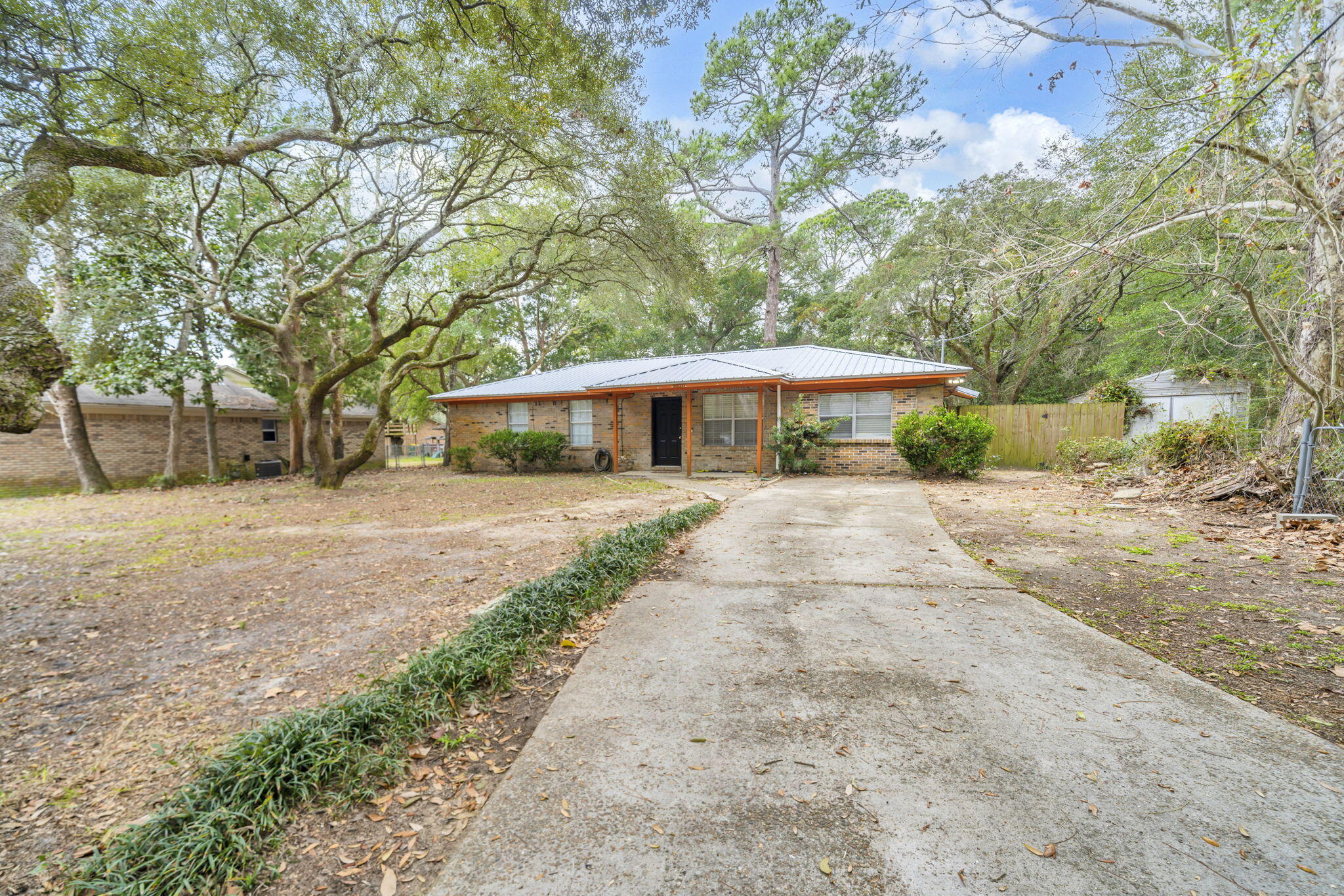 Trying to find the ideal house for you and yours is certainly a difficult task but with this house, you may have just found a place to call home. Within this charming house you'll find it has 3 bedrooms to provide plenty of space to everyone along with a bathroom for the master and an additional full bathroom as well. The living room, kitchen, and laundry room all provide a plethora of space too so don't worry about being sandwiched into any particular areas in a busy house. Along with the large front yard space and fenced-in backyard space, you can also enjoy the days outdoor or let the family dog get some fresh air.
The monthly rent for this house is, $2200 and the security deposit is also, $2200. Pets are allowed at this property with a, $350 non refundable pet deposit.