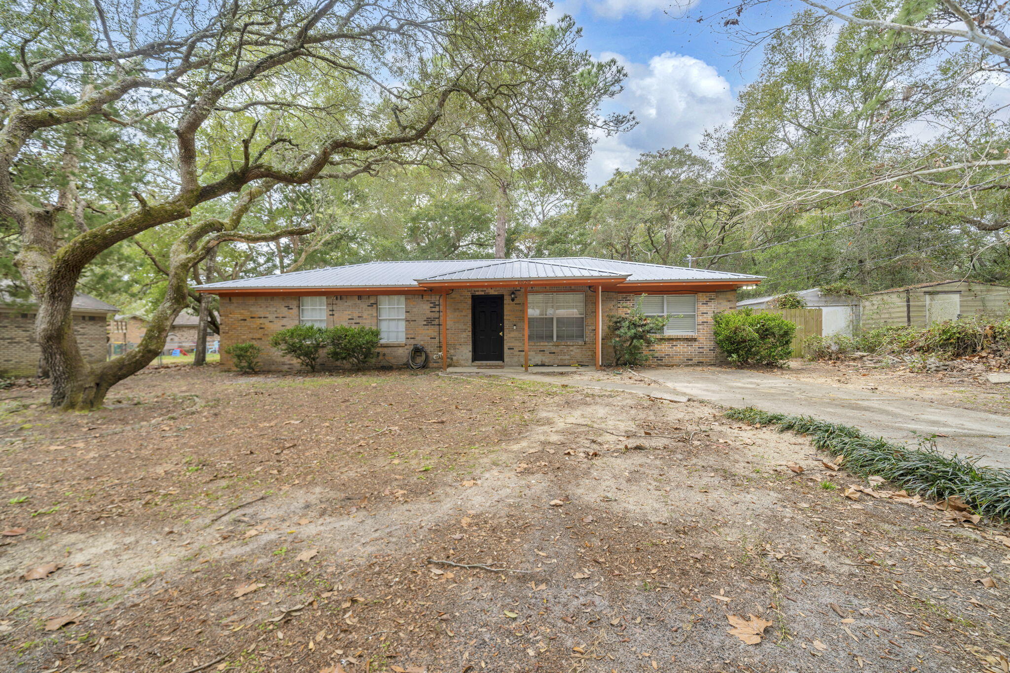 1020 PINETREE RD - Residential Lease