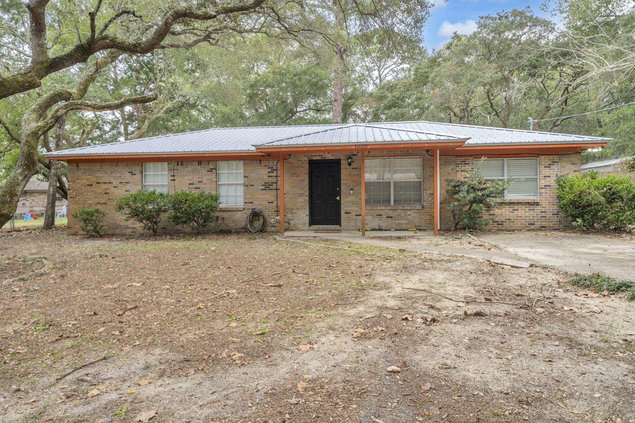 1020 PINETREE RD - Residential Lease