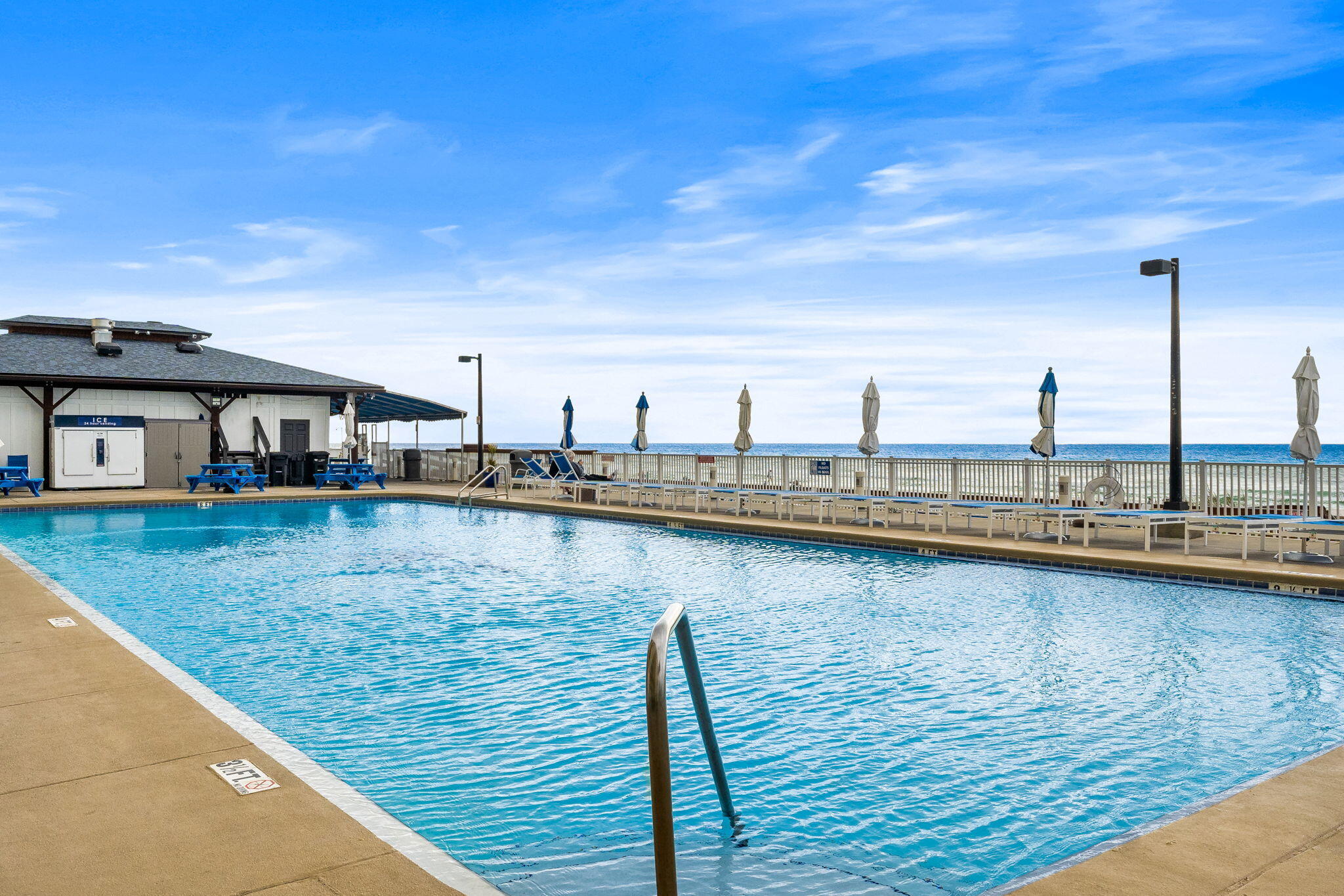 REGENCY TOWERS - Residential