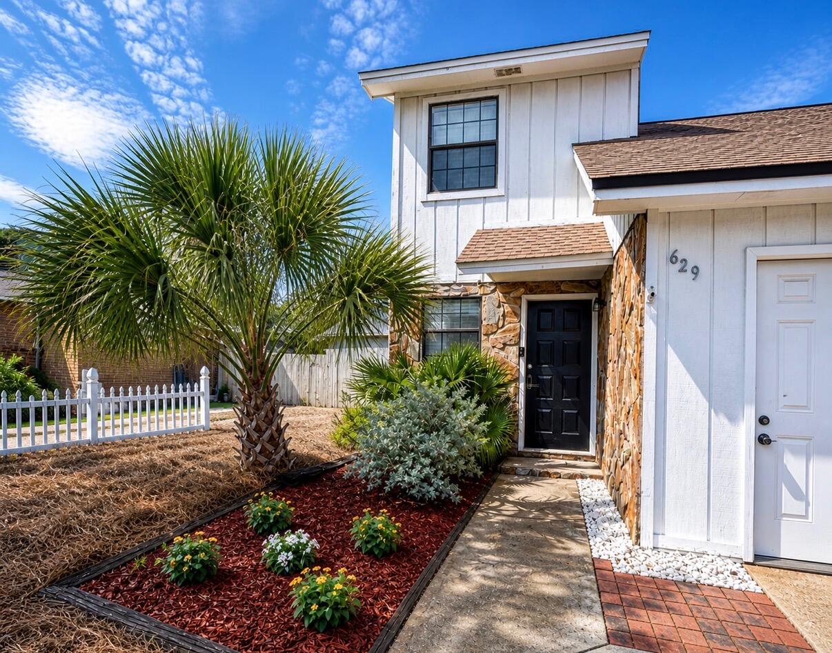 SANDALWOOD MANOR 1ST ADD LOT 18 - Residential