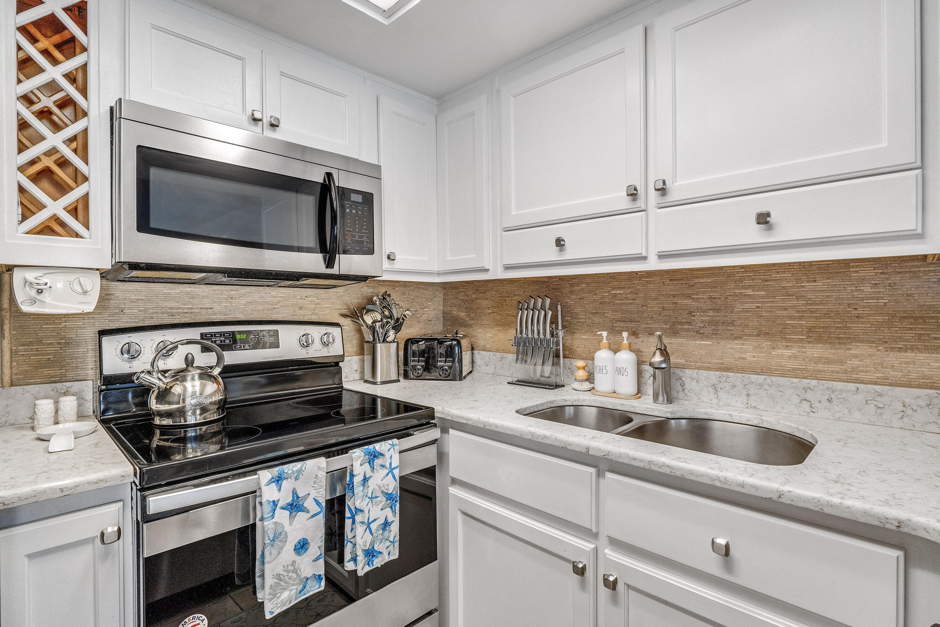 SUMMER BREEZE CONDO - Residential
