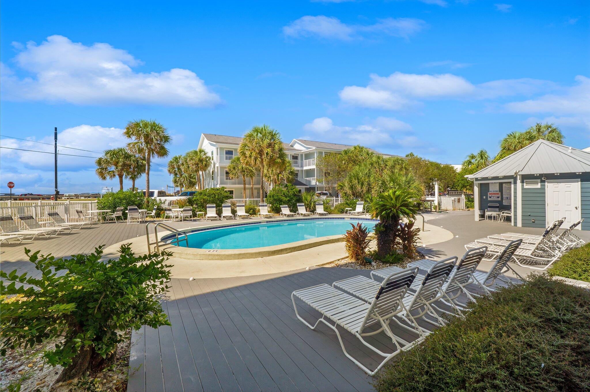 SUMMER BREEZE CONDO - Residential