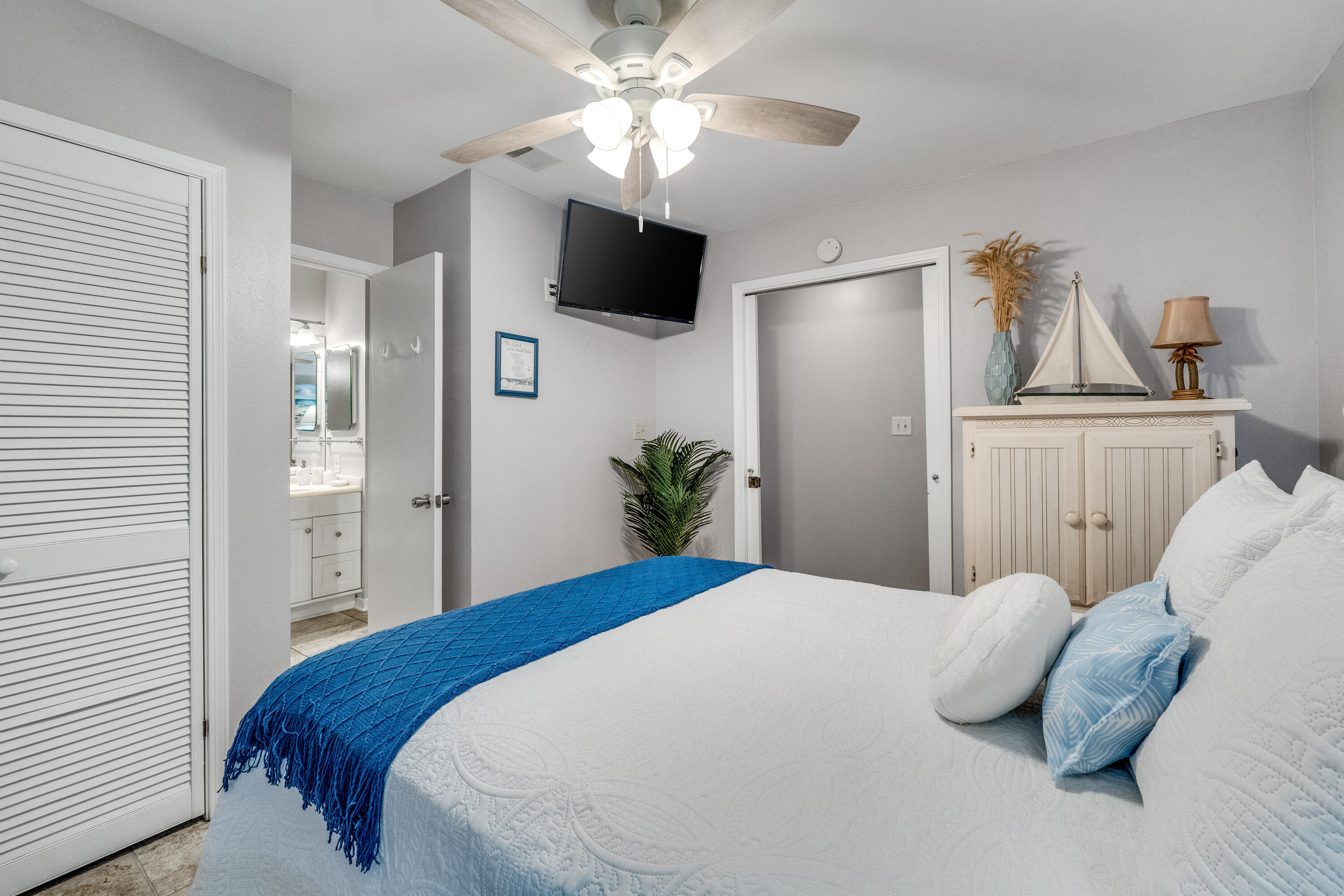 SUMMER BREEZE CONDO - Residential