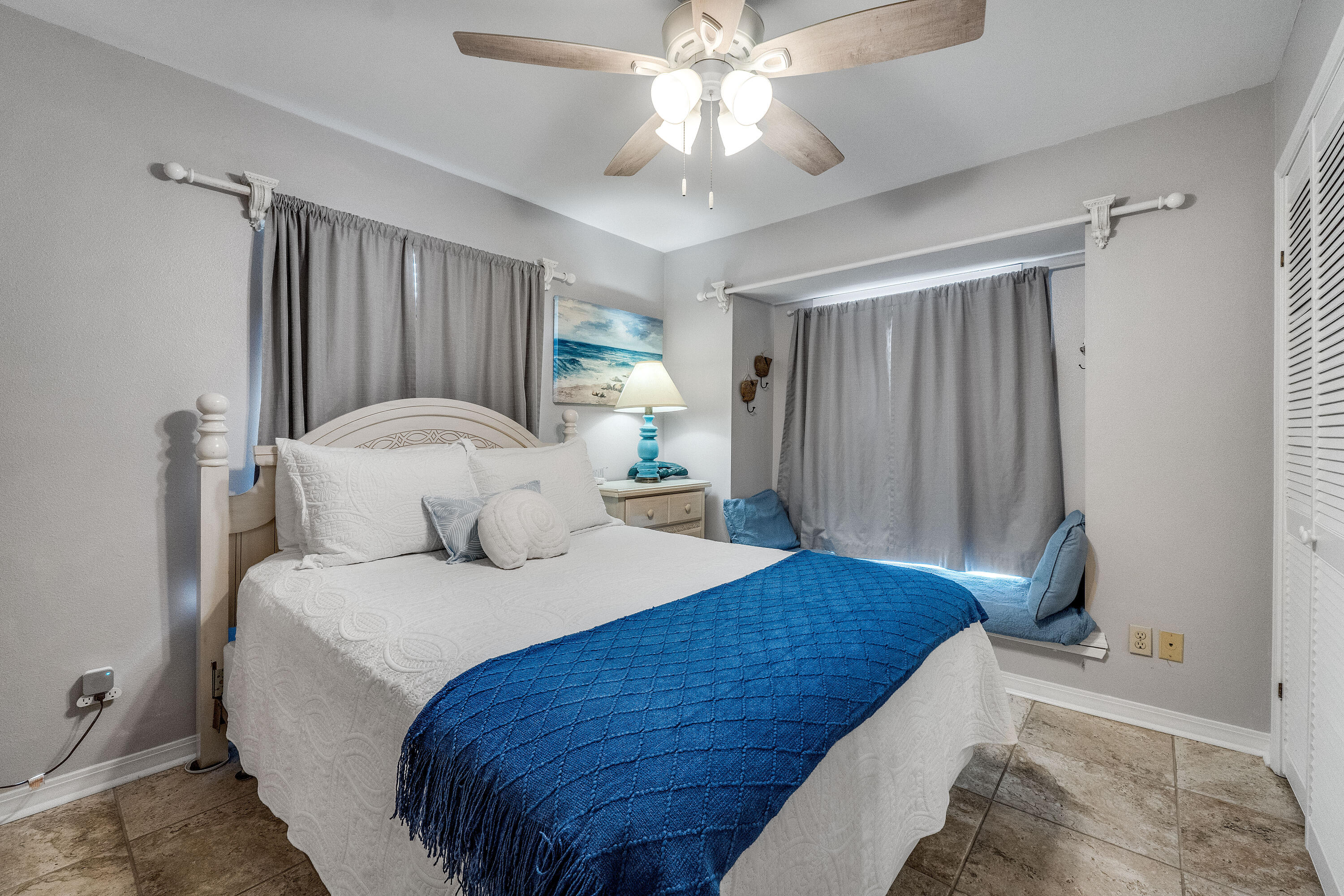 SUMMER BREEZE CONDO - Residential
