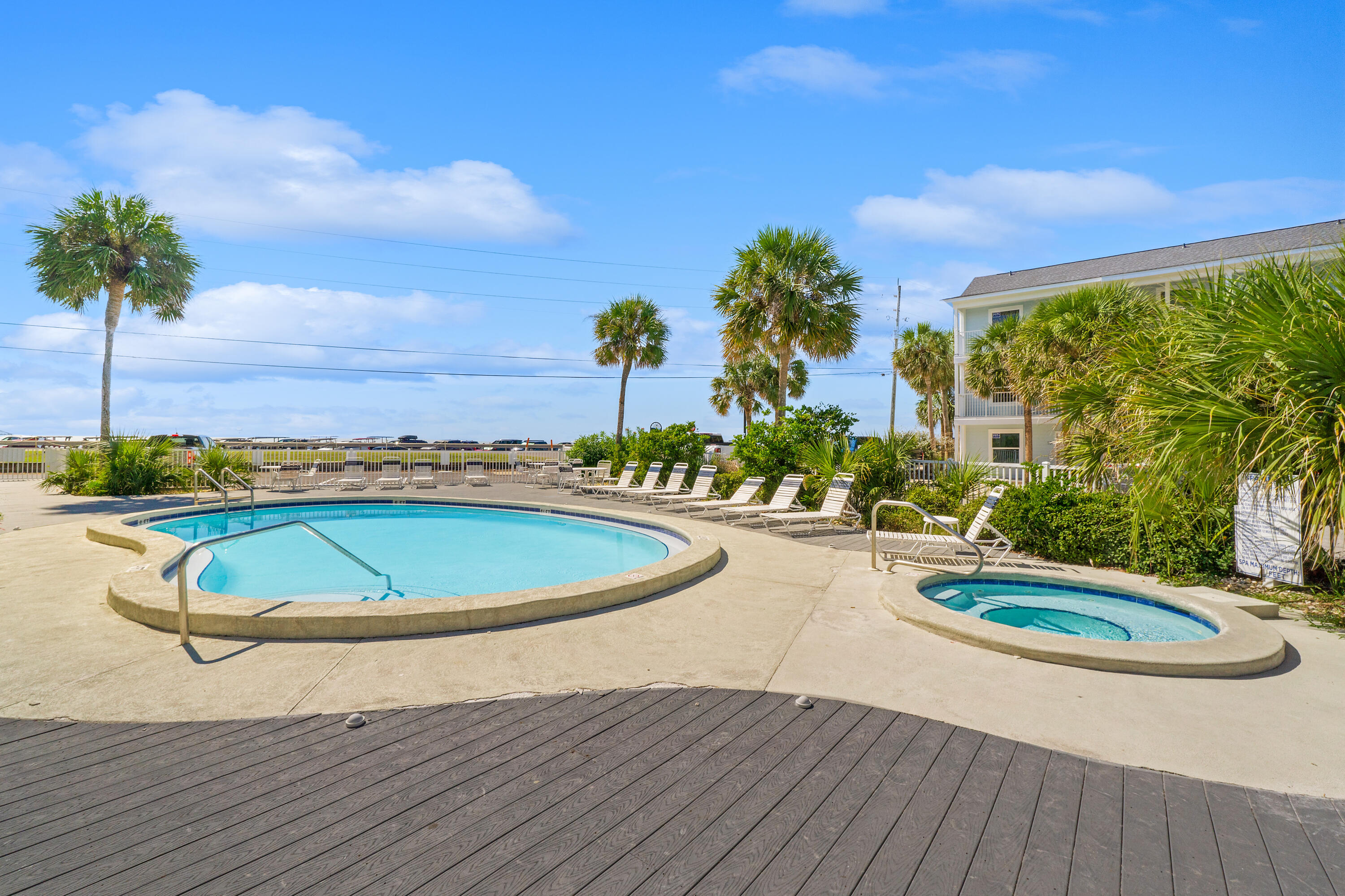 SUMMER BREEZE CONDO - Residential