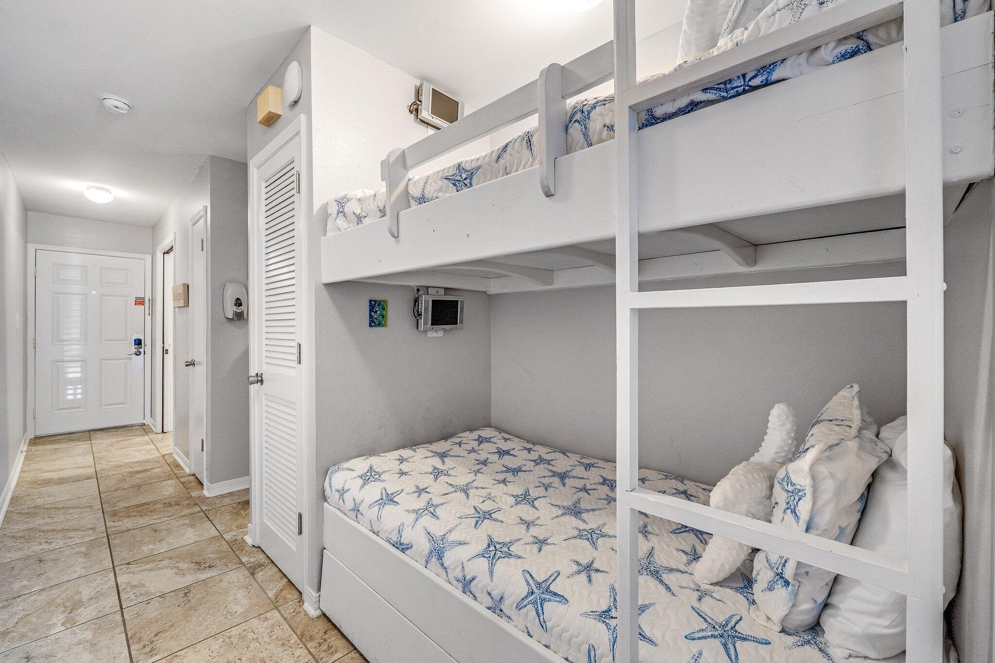 SUMMER BREEZE CONDO - Residential