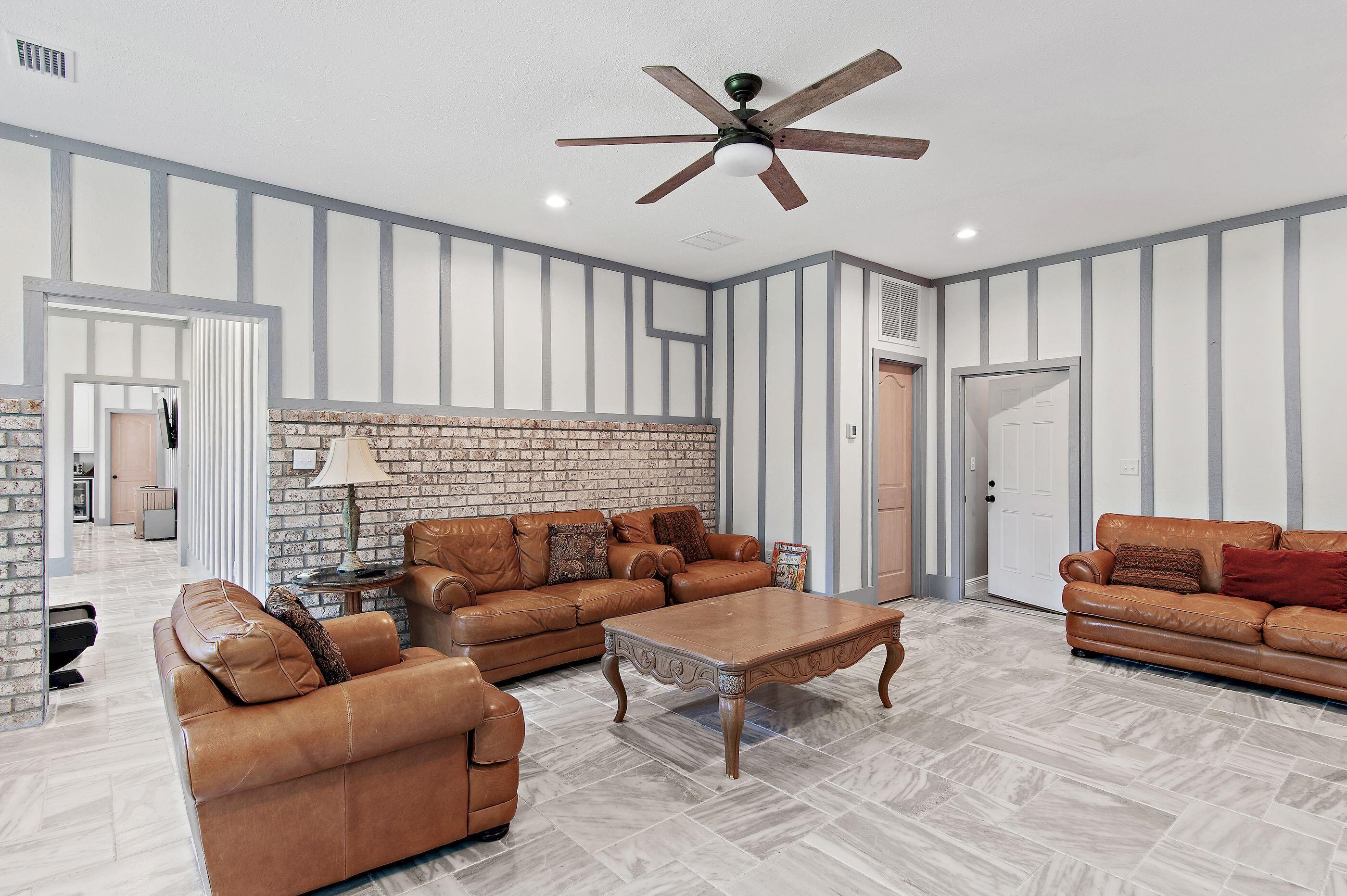 COUNTRY CLUB HILLS - Residential