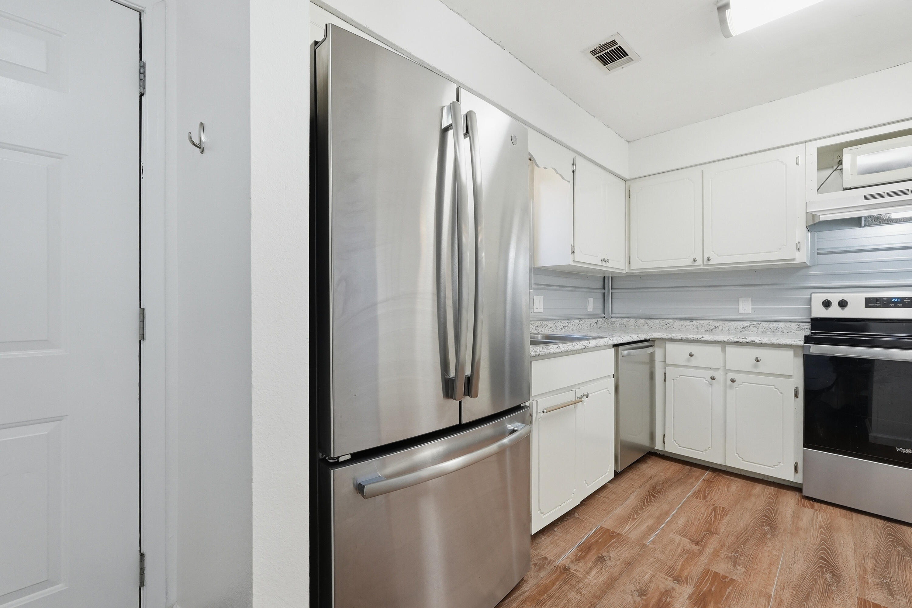 WHISPERING OAKS - Residential