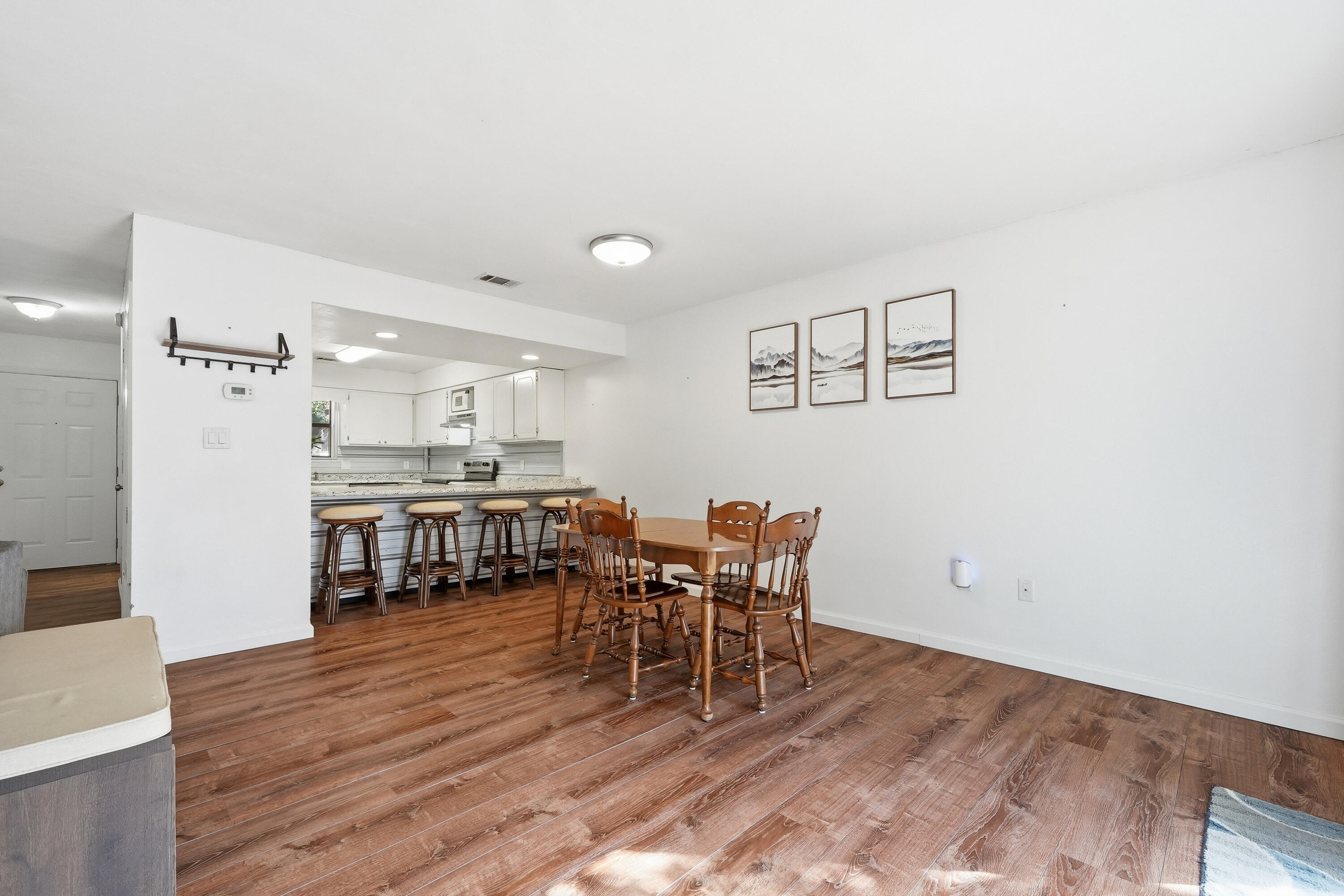 WHISPERING OAKS - Residential
