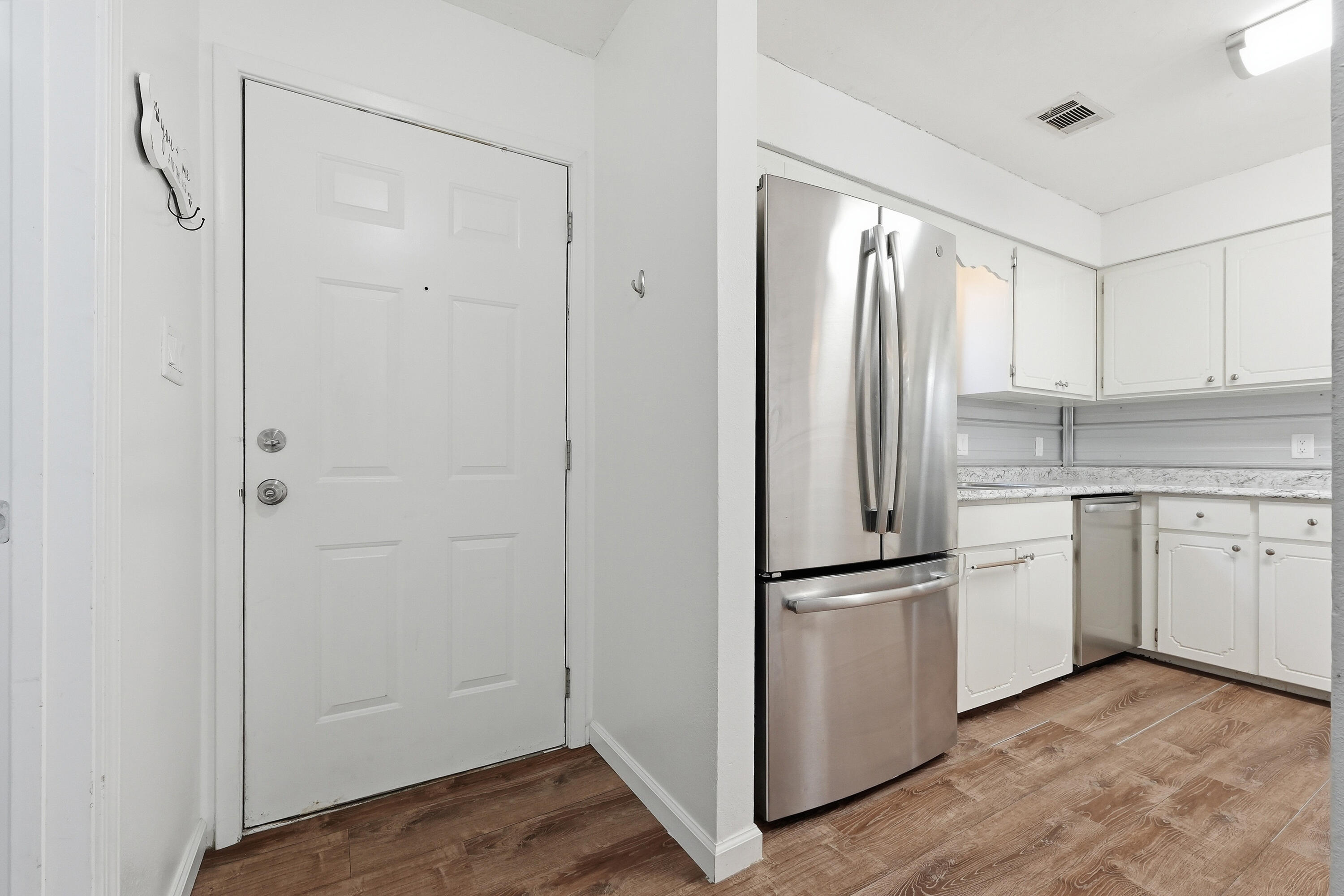 WHISPERING OAKS - Residential