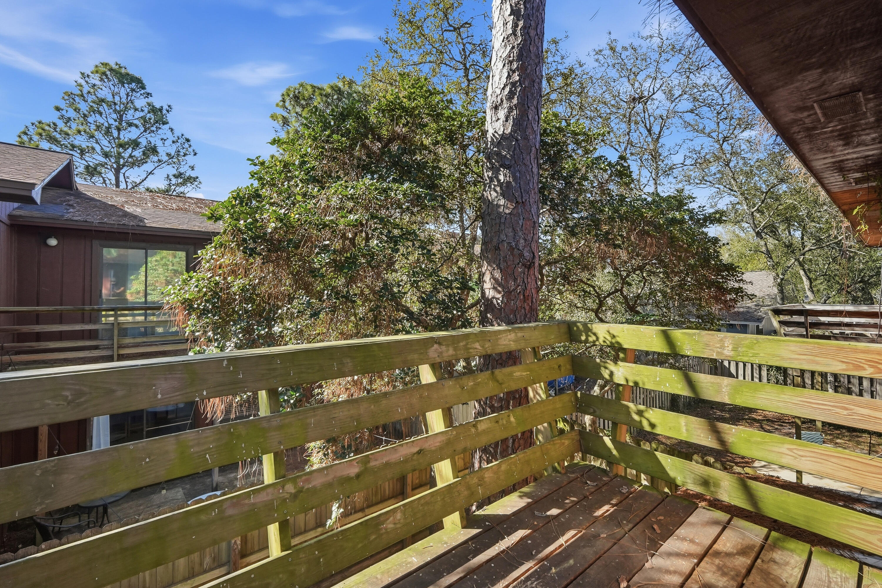 WHISPERING OAKS - Residential