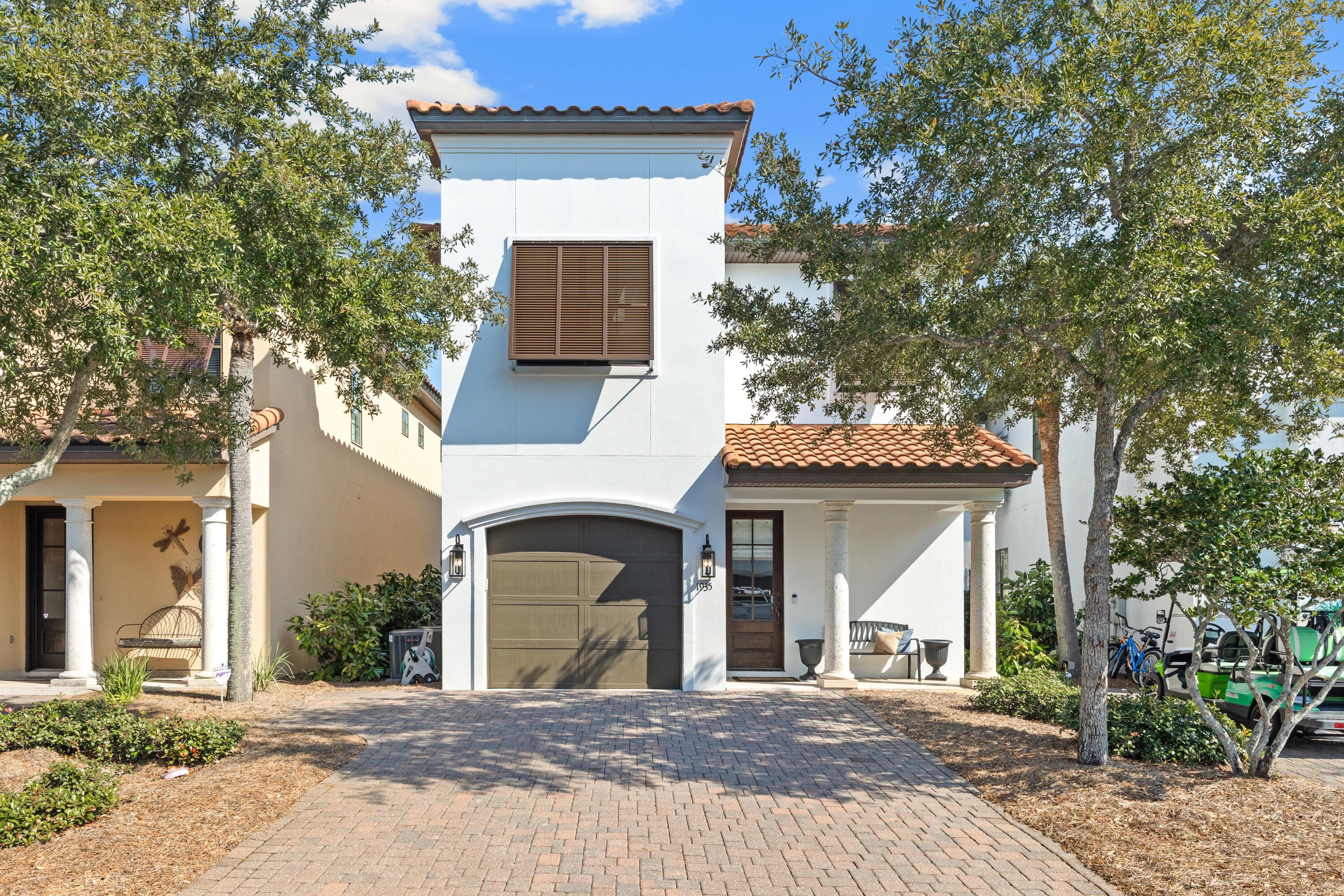 VILLA LAGO - Residential