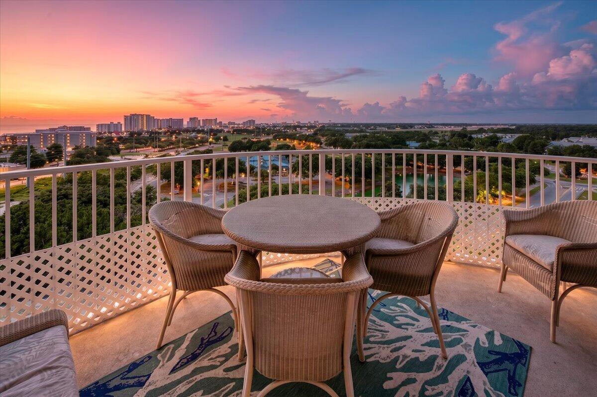 THE PALMS OF DESTIN - Residential