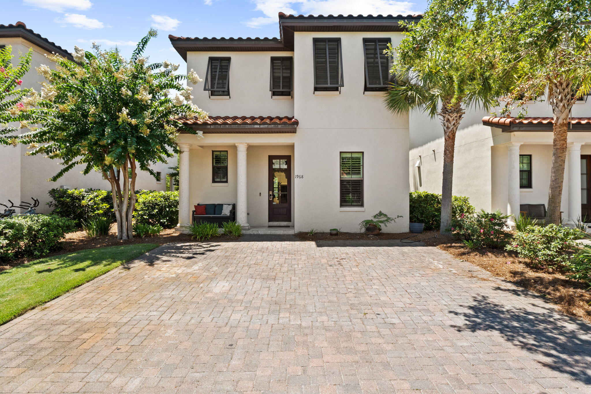 VILLA LAGO - Residential
