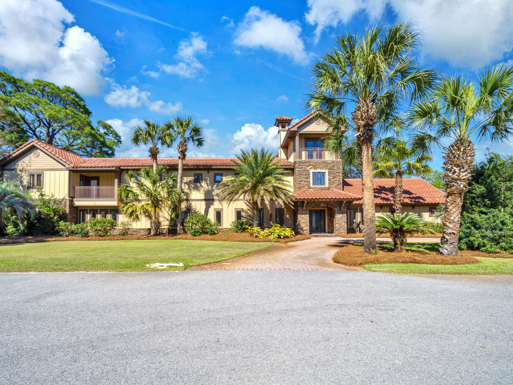 PELICAN BAY - Residential