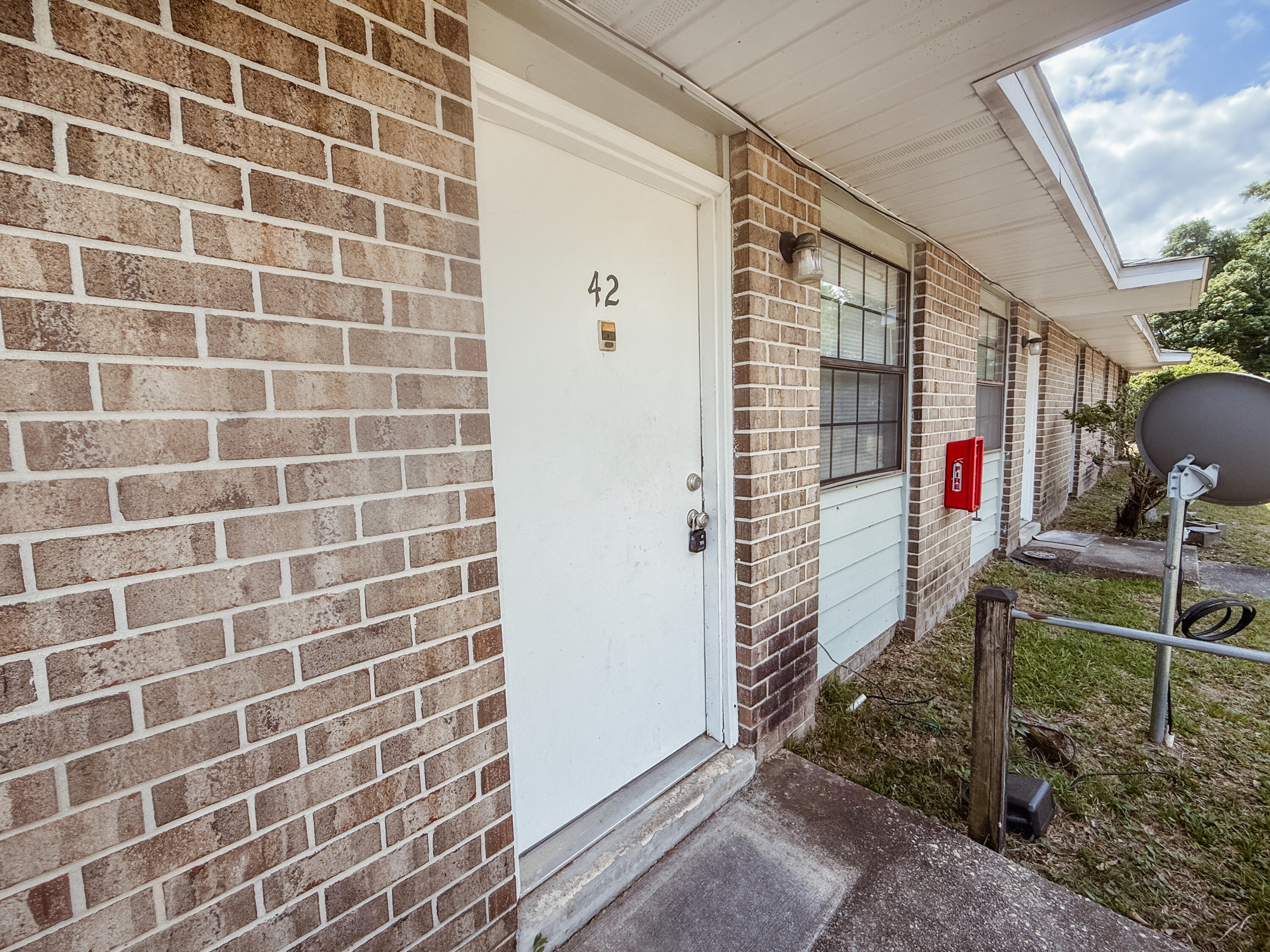 1/2 off First Months Rent! Available NOW! 2/1 apartment in Pace near Whiting Felid, Pensacola, and beaches. 2 spacious bedrooms, large living area, and small dining area. Tile flooring throughout! Washer and dryer will be installed upon move in. Pets may be allowed with $400 non-refundable pet fee and $25 per pet per month. No smoking or vaping in the units. Applications are done online at www.rentgoodlife.com