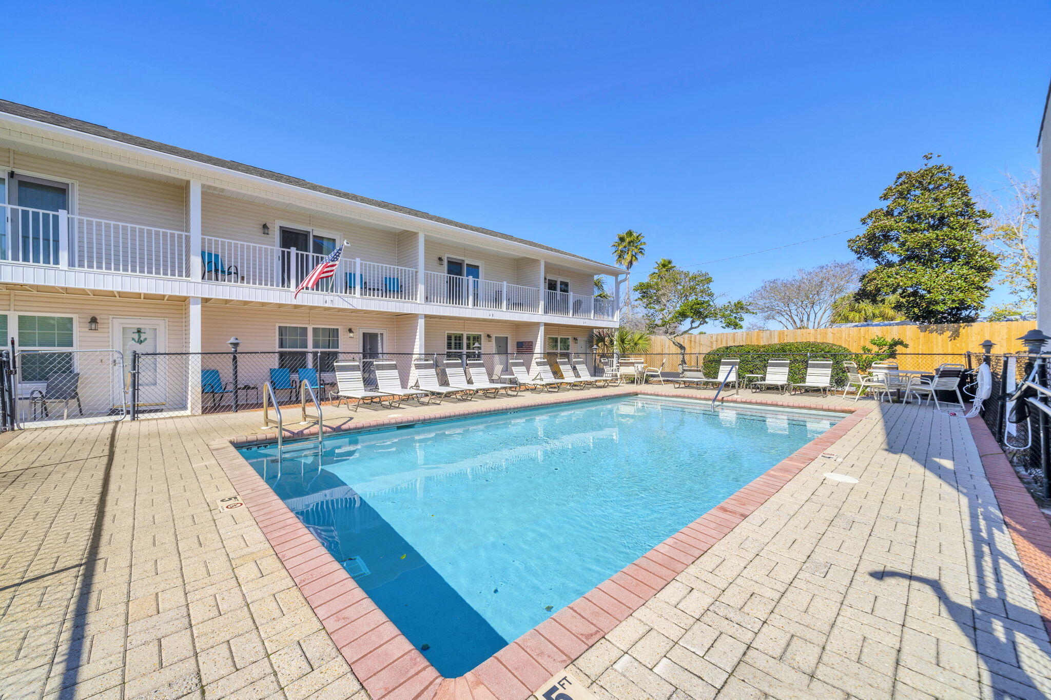 WOODLAND SHORES T/H PH 3 - Residential