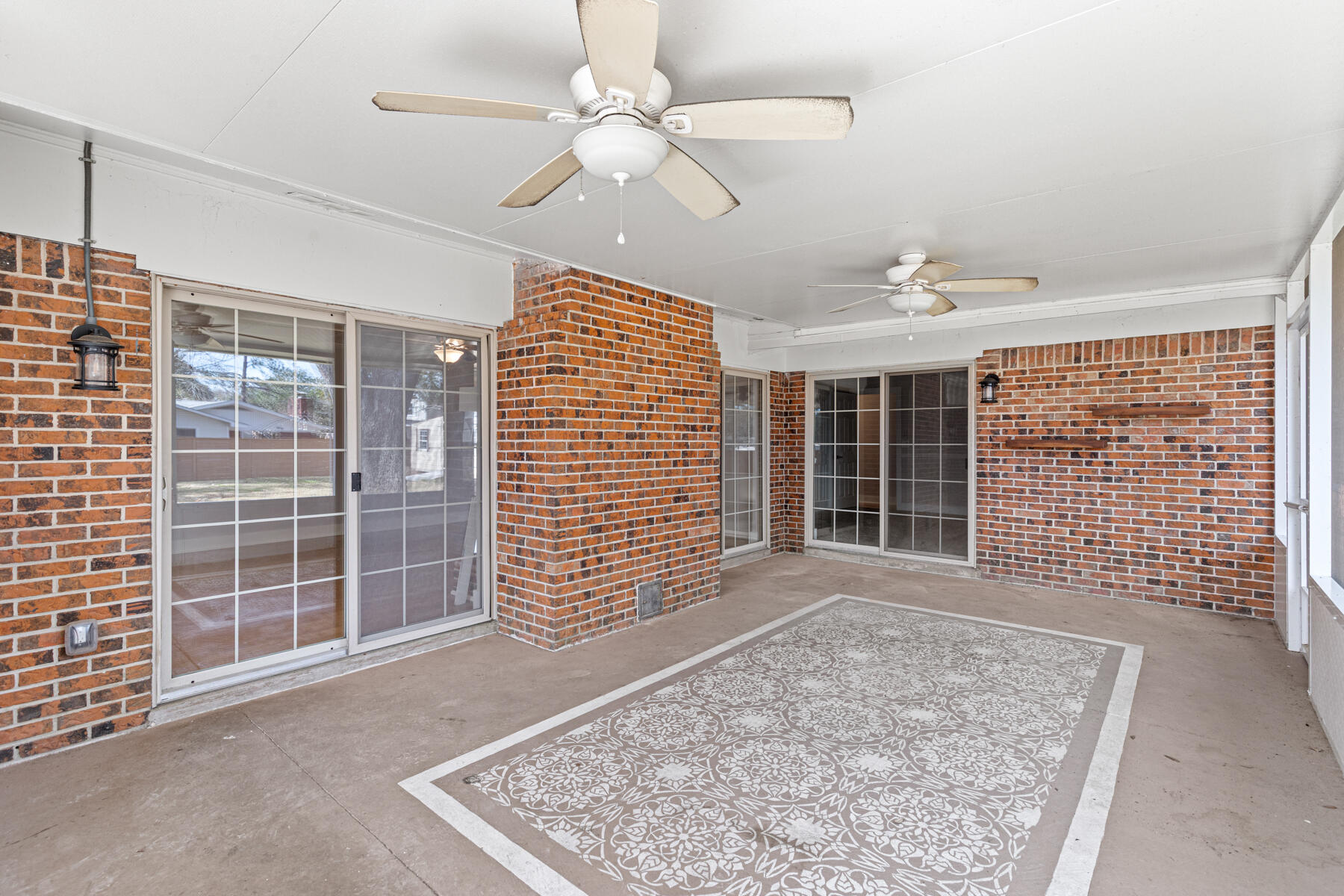 COUNTRY CLUB ESTATES - KENWOOD - Residential