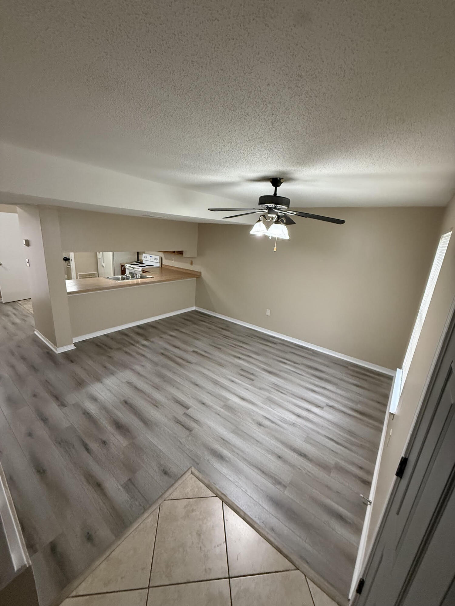 Recently updated to include new carpet and flooring, new paint,, new water heater, blinds and many new fixtures and doors throughout.  The privacy fenced back yard is ready for your outdoor entertainment space, landscaping ideas or your own garden. Convenient location to Hurlburt Field, Eglin AFB and all Fort Walton Beach has to offer. Minutes to the sugar white sand beaches. Call today to see this updated townhome located on a low traffic cul-de-sac.