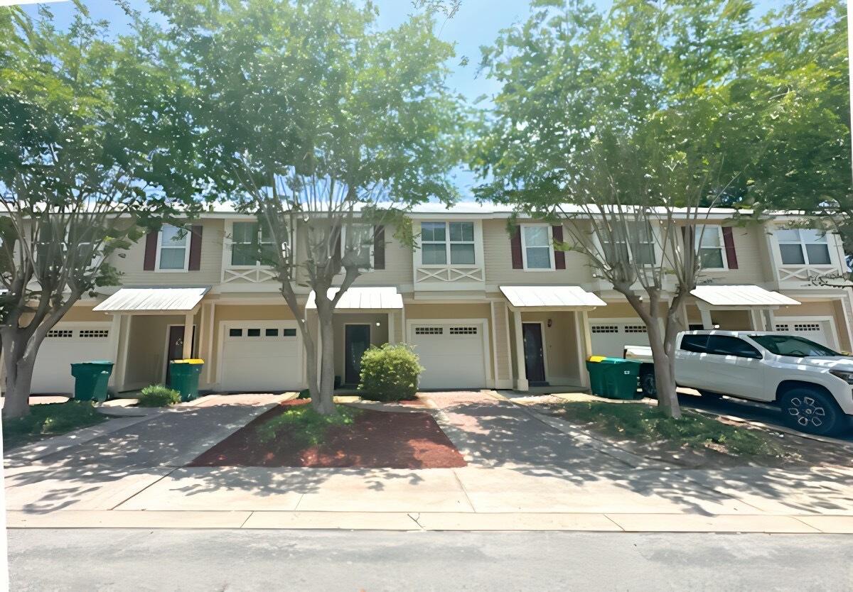 TWIN LAKES TOWNHOMES PH 2 - Residential