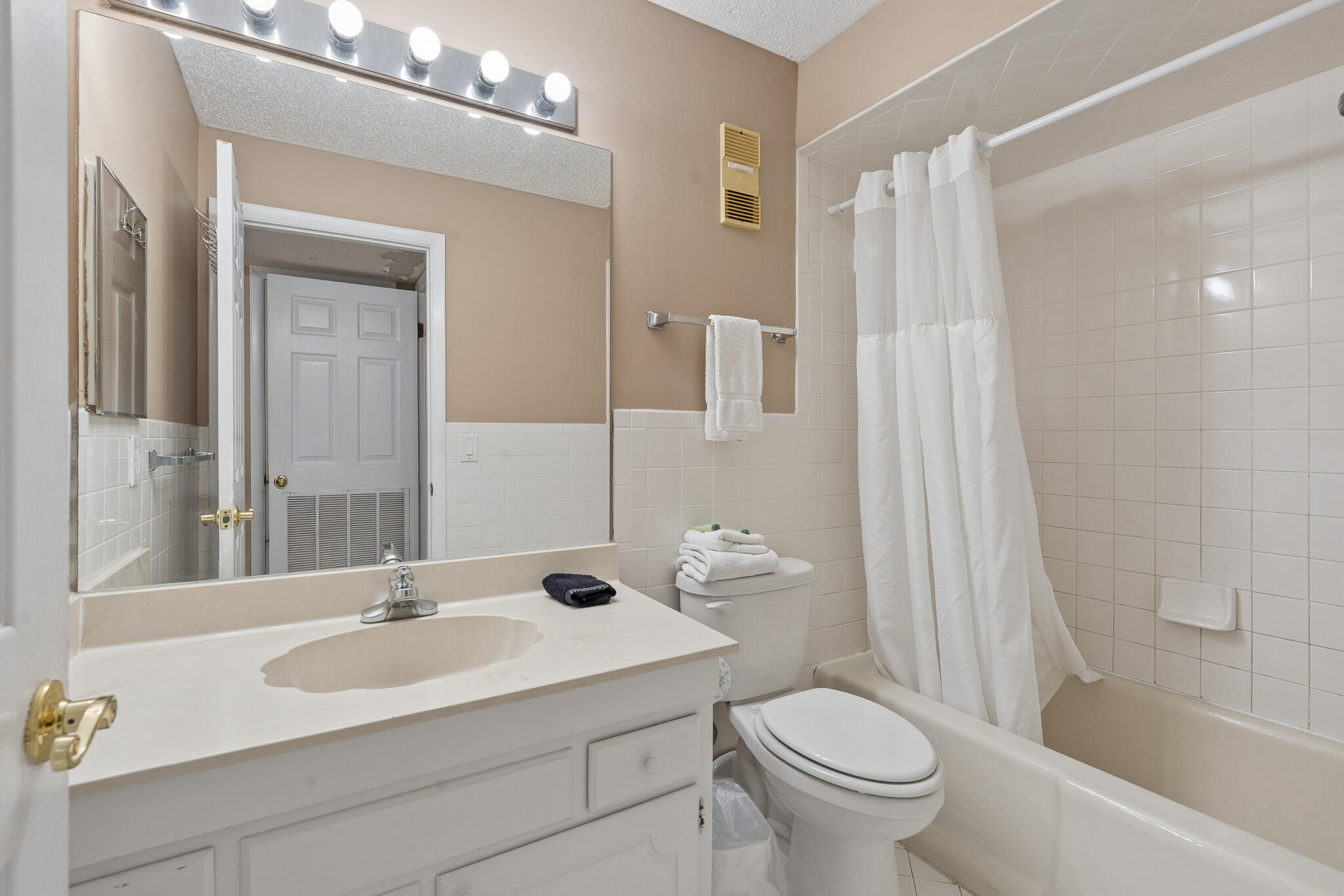 REGENCY TOWERS CONDO - Residential