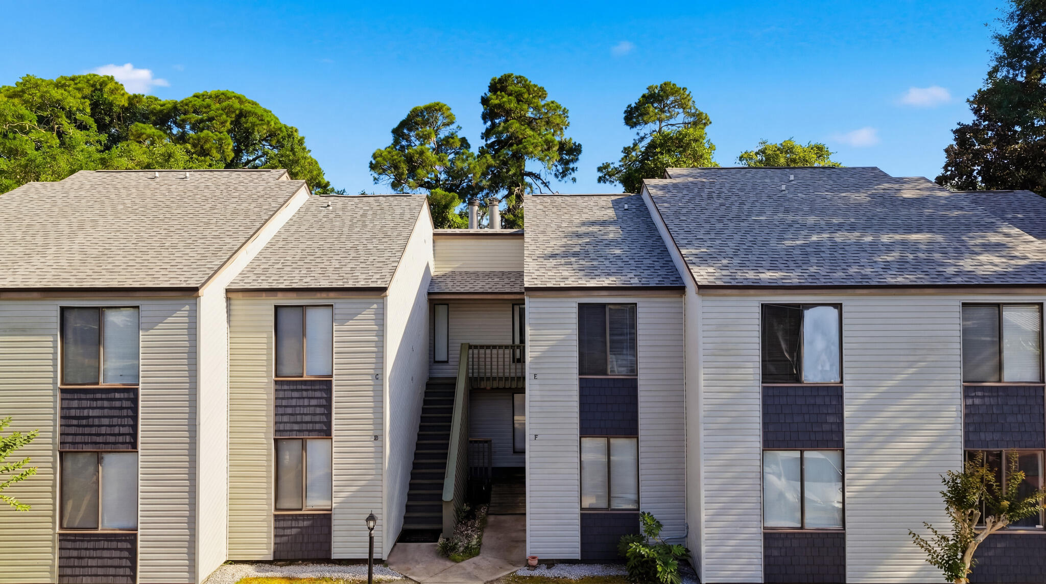 Charming Fort Walton Beach Condo!🏖️
Welcome to 132 SE Elm Avenue, Unit 1E, in the heart of Fort Walton Beach! This well-maintained 2-bedroom, 1-bath condo, built in 1983, offers comfortable living in a convenient location close to shopping, dining, schools, and the beautiful Emerald Coast beaches.
The thoughtfully designed floor plan provides a spacious living area, functional kitchen, and two generously sized bedrooms. Whether you're looking for a primary residence, vacation getaway, or investment opportunity, this condo offers low-maintenance living and excellent potential.
Enjoy the convenience of condo living while being just minutes from parks, entertainment, waterfront attractions, and everything Fort Walton Beach has to offer. Don't miss your opportunity to own an affordable piece of paradise on the Gulf Coast!
New water heater 3/2026, newly replaced duct work 3/2026, HVAC replaced in 2020.
Schedule your private showing today! 🏡✨