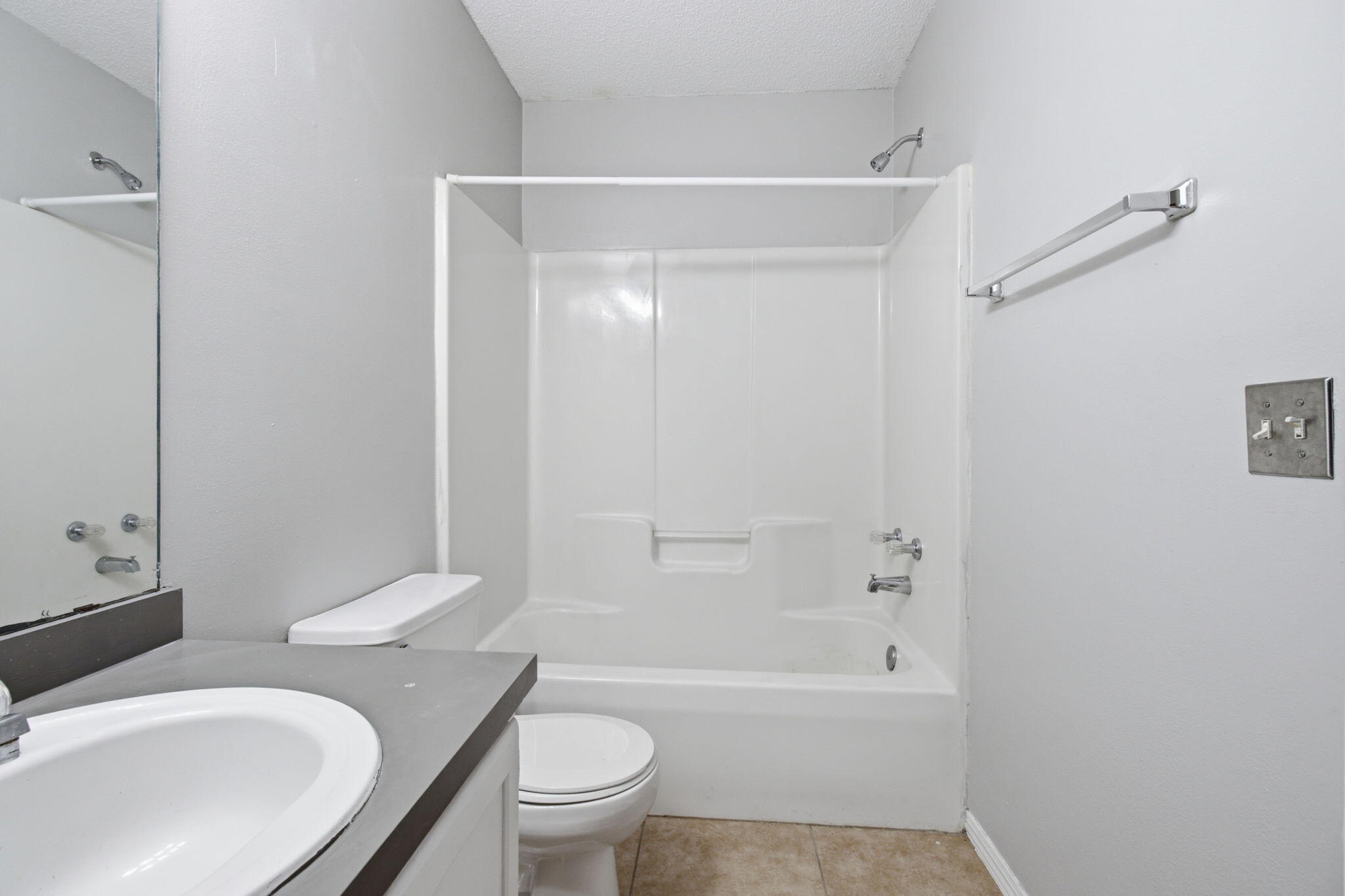 SCHNEIDER DRIVE T/H - Residential