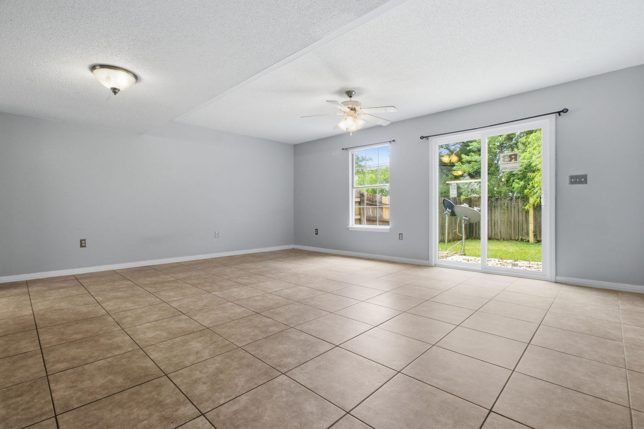 SCHNEIDER DRIVE T/H - Residential