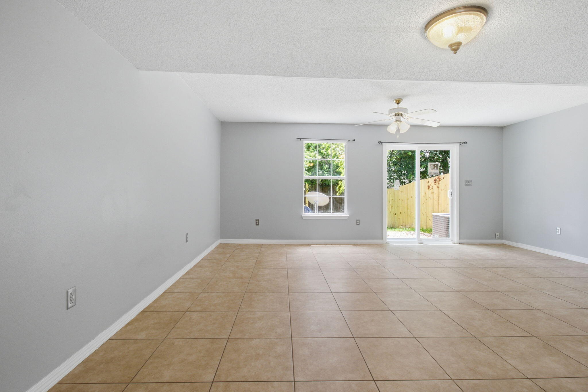 SCHNEIDER DRIVE T/H - Residential