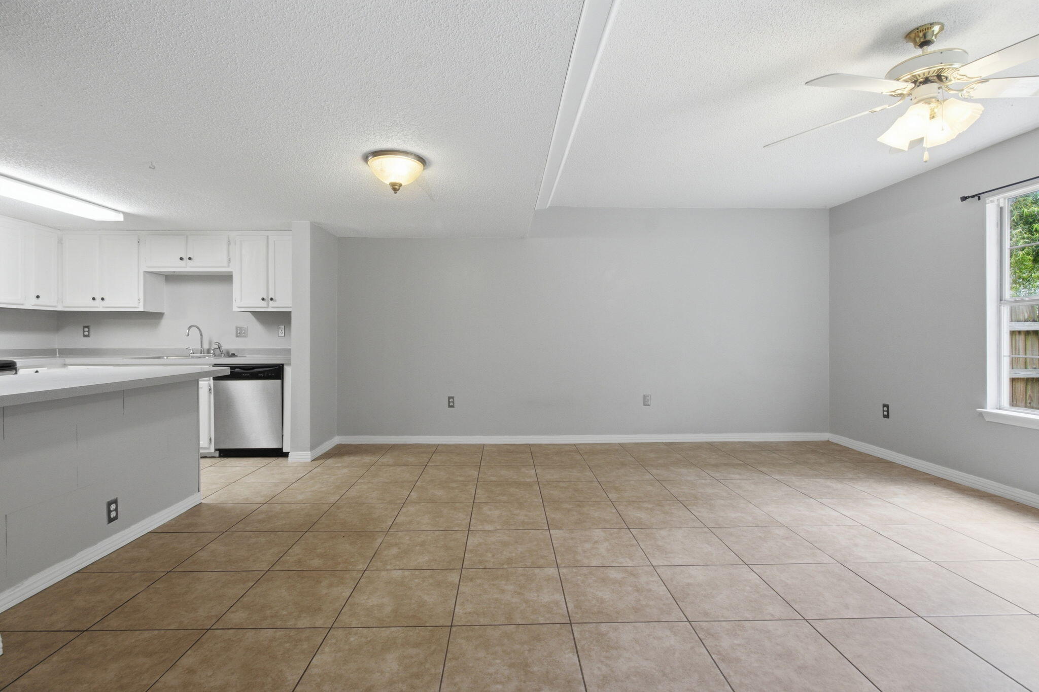 SCHNEIDER DRIVE T/H - Residential