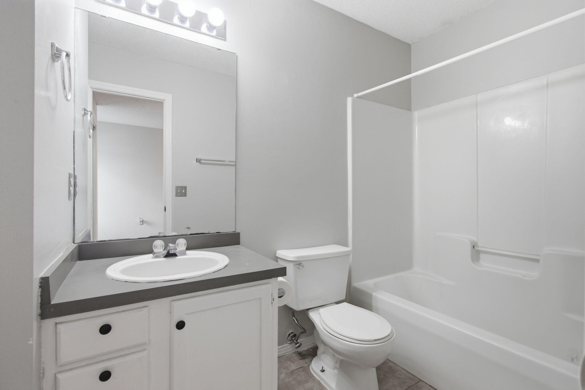 SCHNEIDER DRIVE T/H - Residential