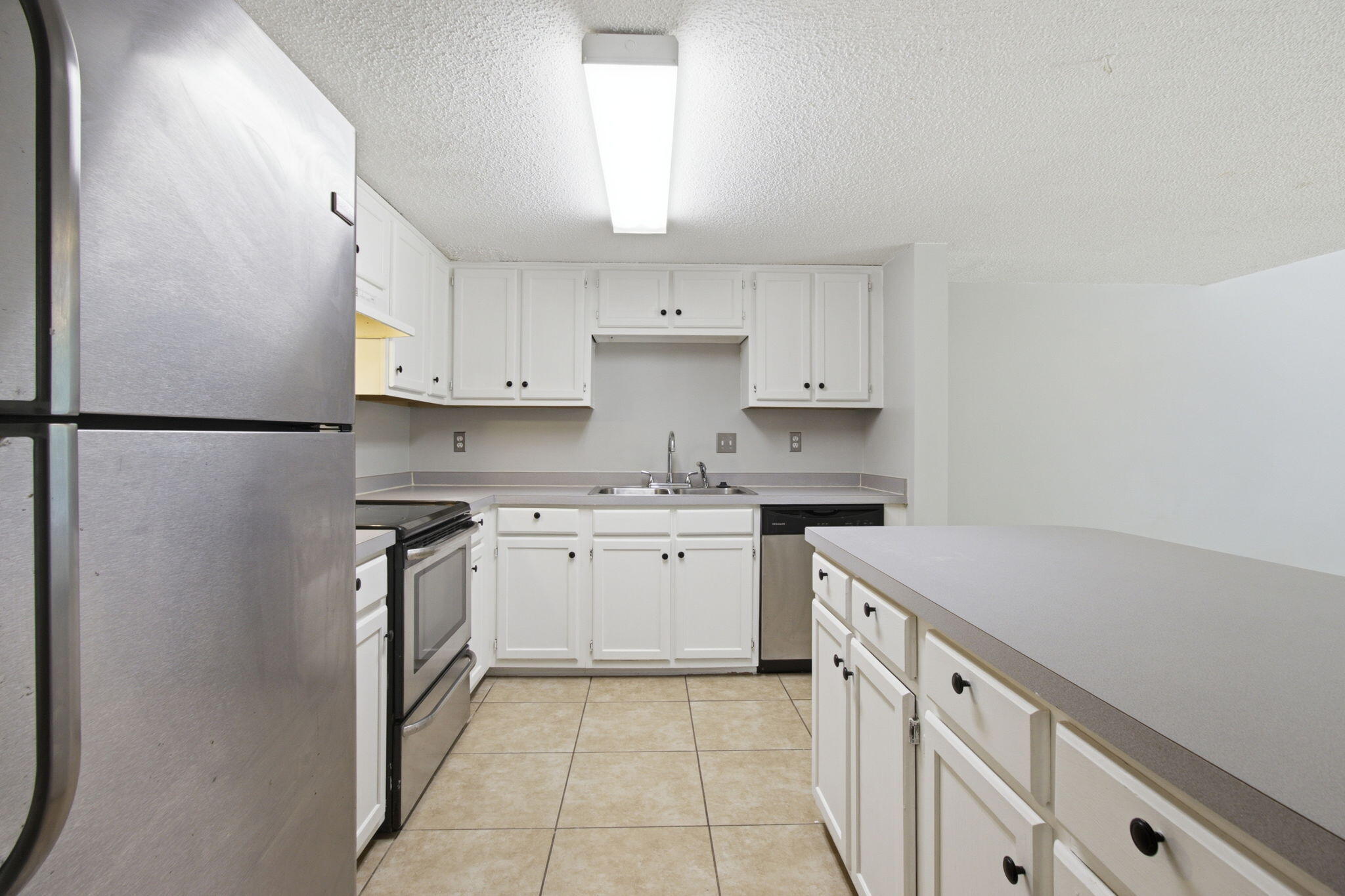 SCHNEIDER DRIVE T/H - Residential
