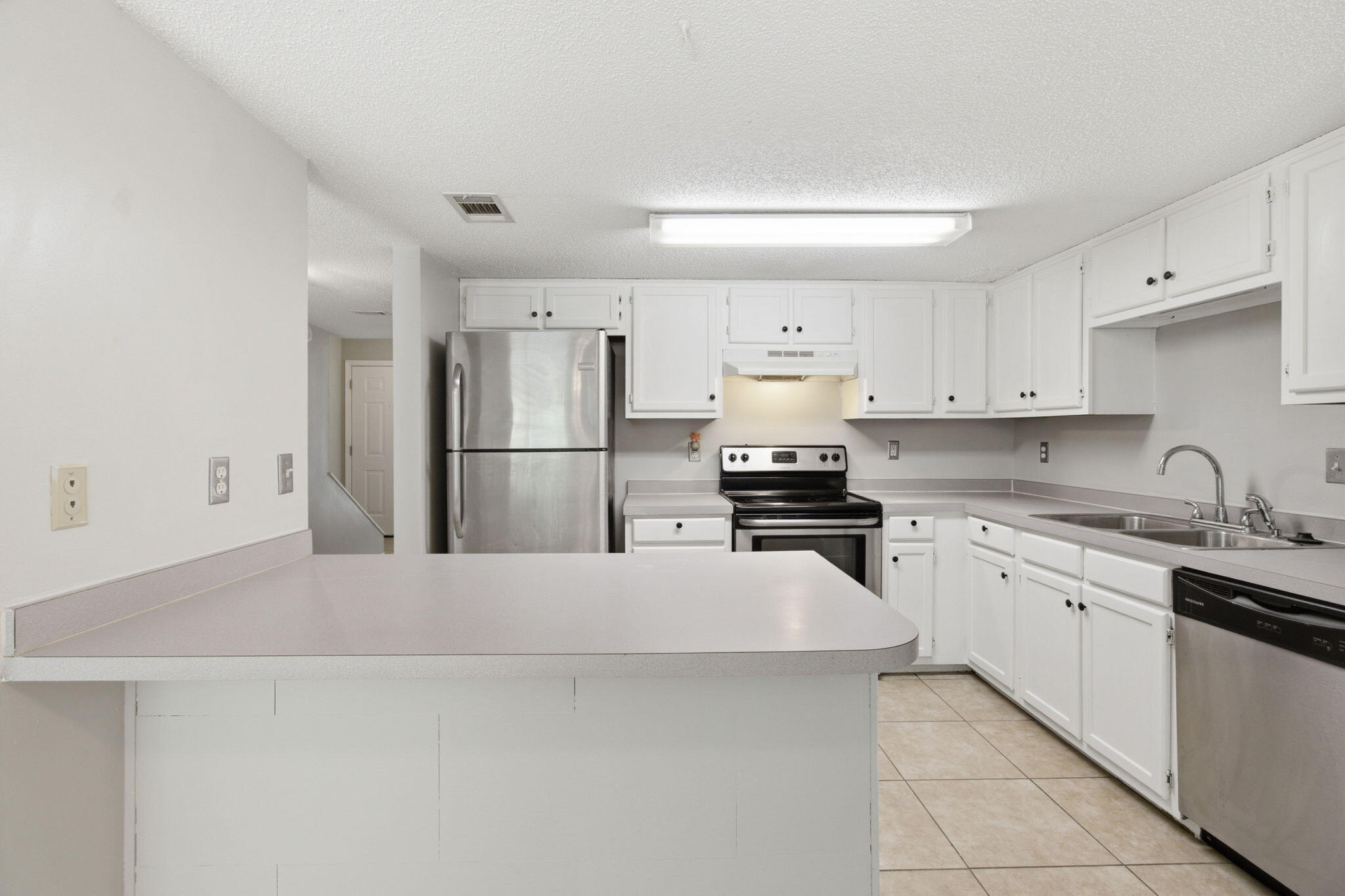 SCHNEIDER DRIVE T/H - Residential