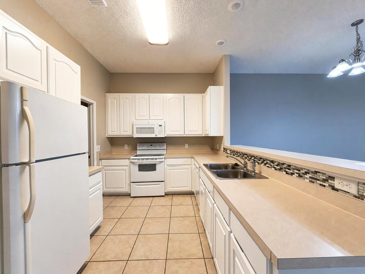 SHANYN TAYLOR OAKS - Residential