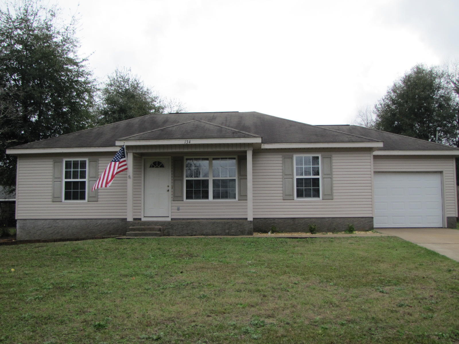 CRESTVIEW HEIGHTS 1ST ADDN - Residential Lease