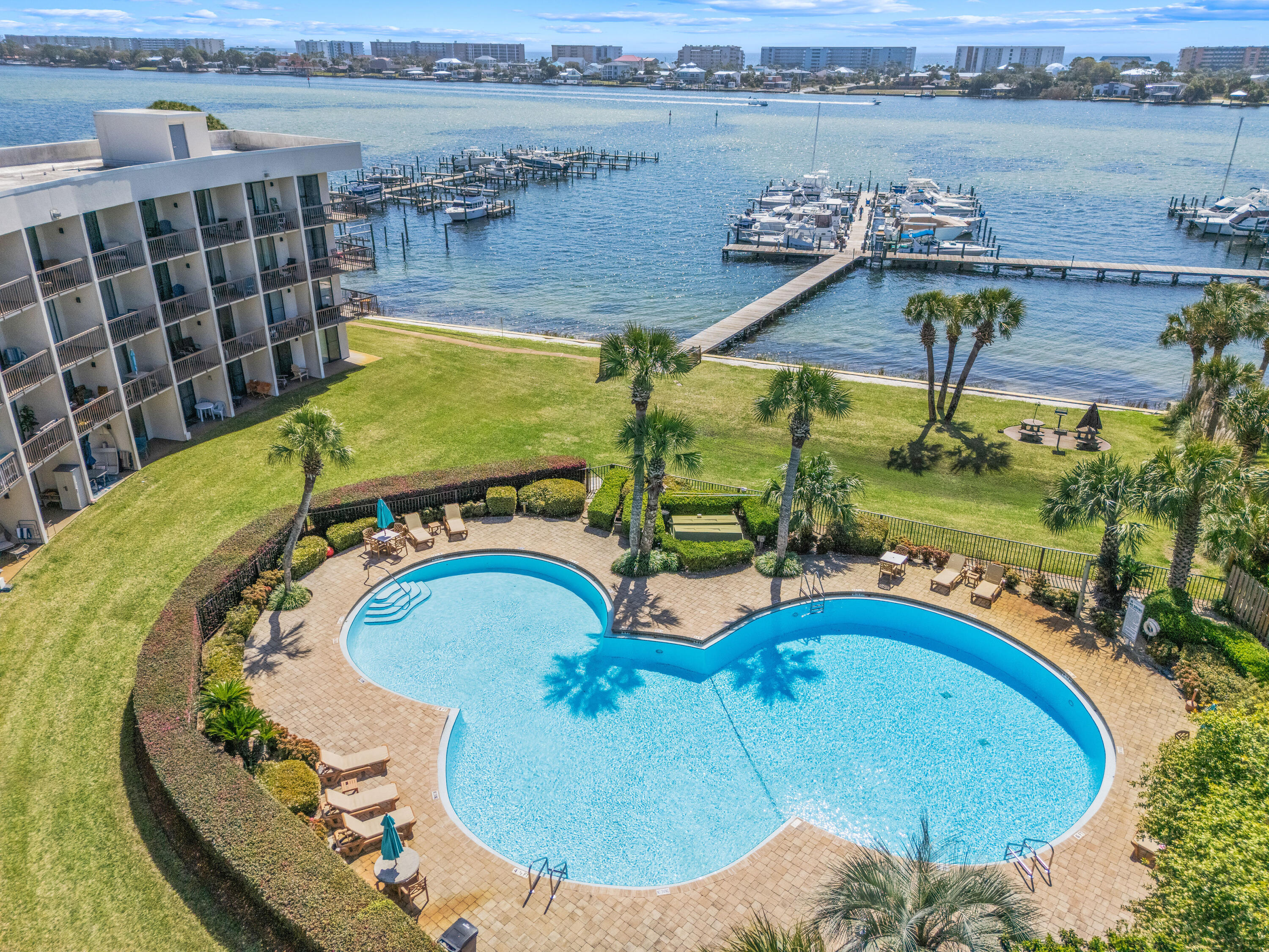 PIRATES BAY PH 1 - Residential